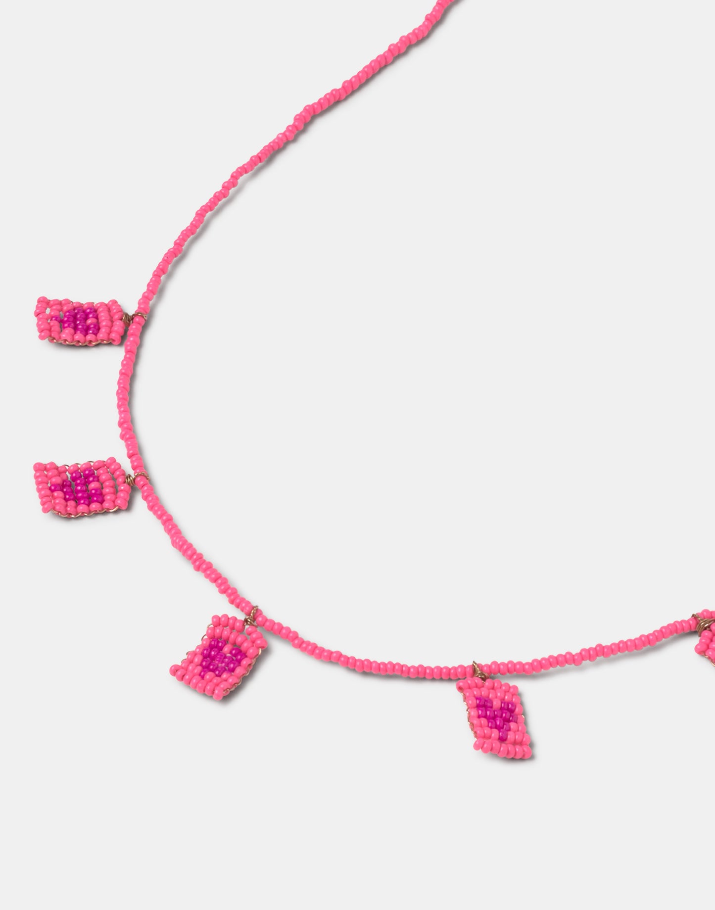 Collar beads banderas corazón