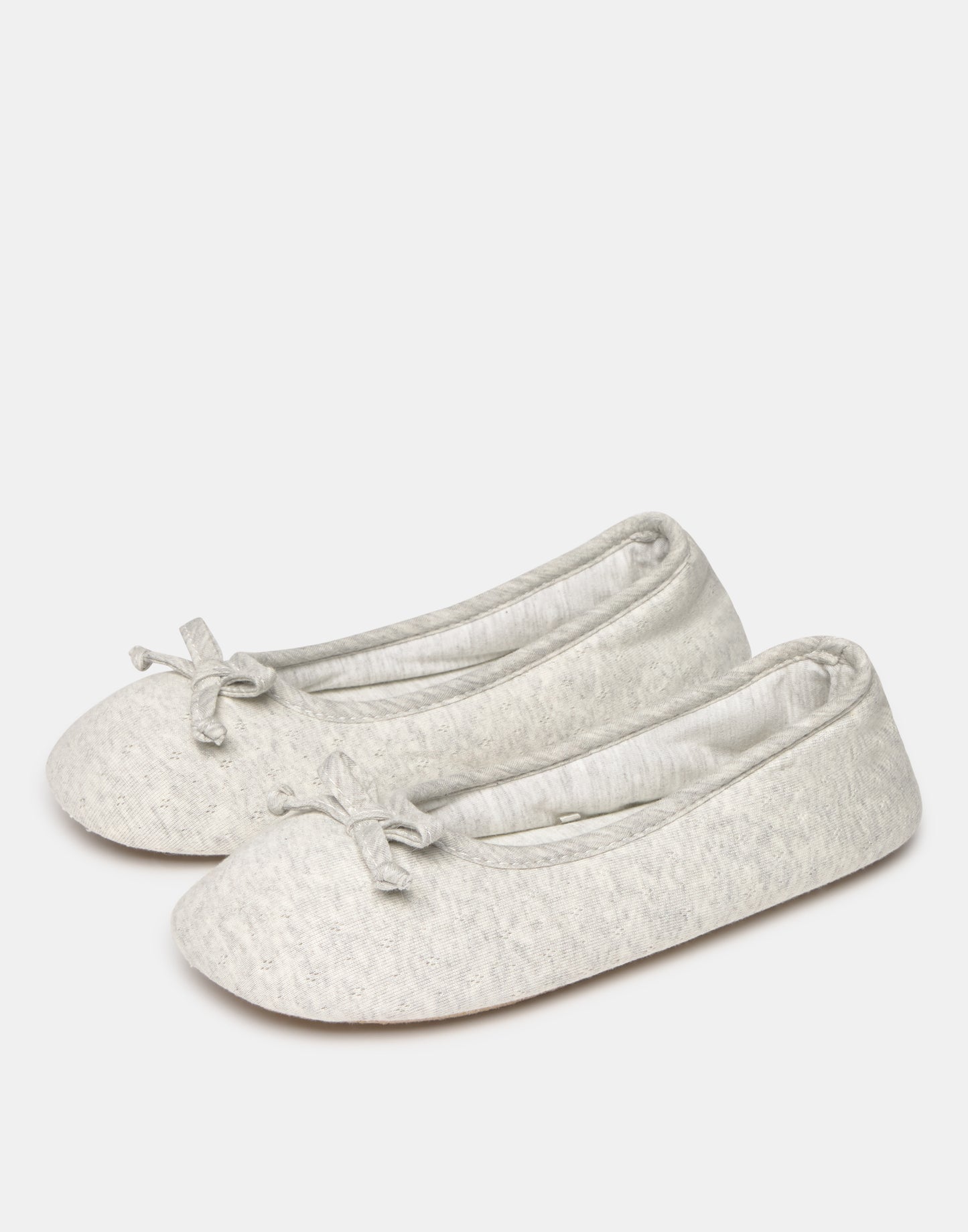 Zapatilla manoletina desagujada