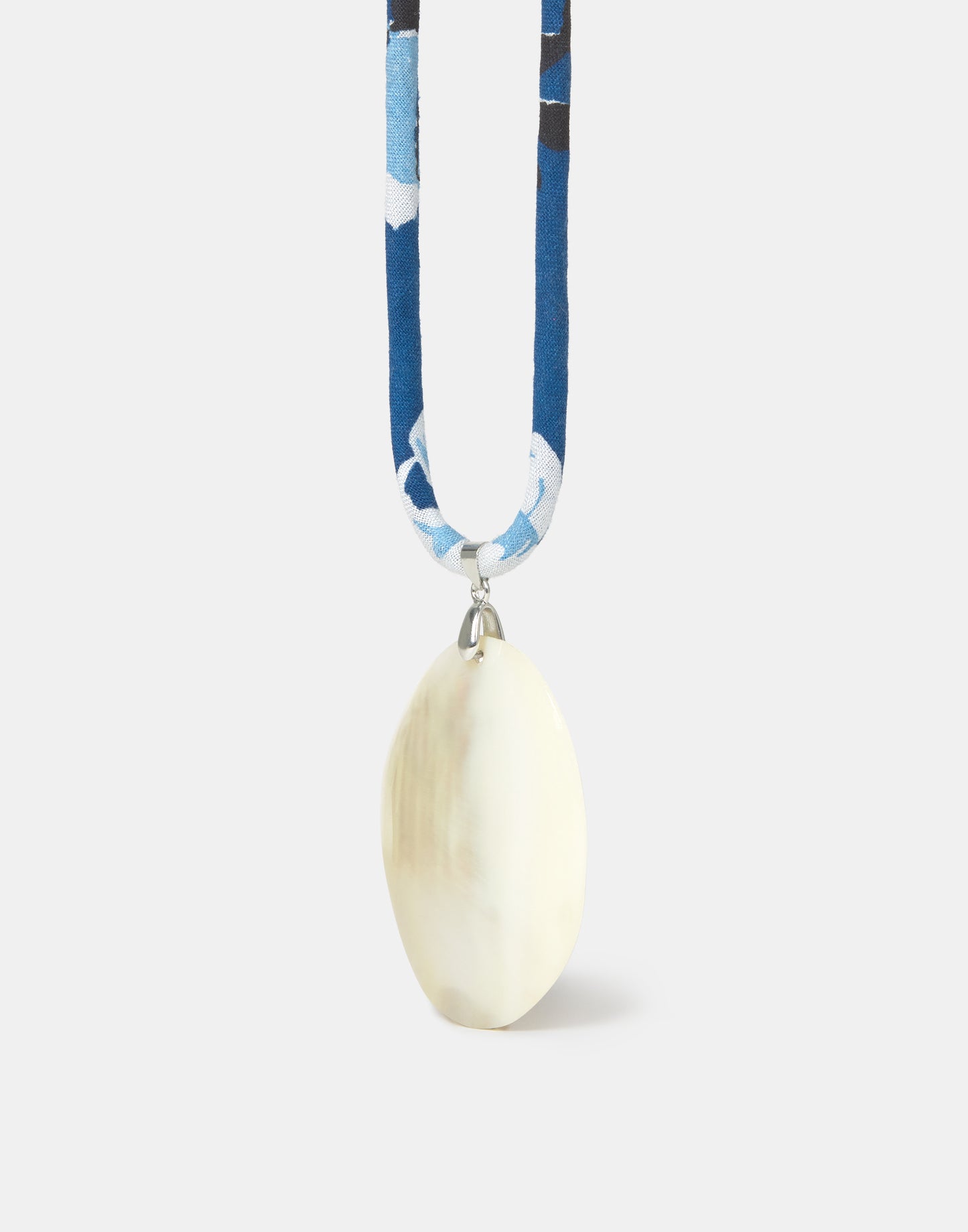 Mother-of-pearl shell necklace