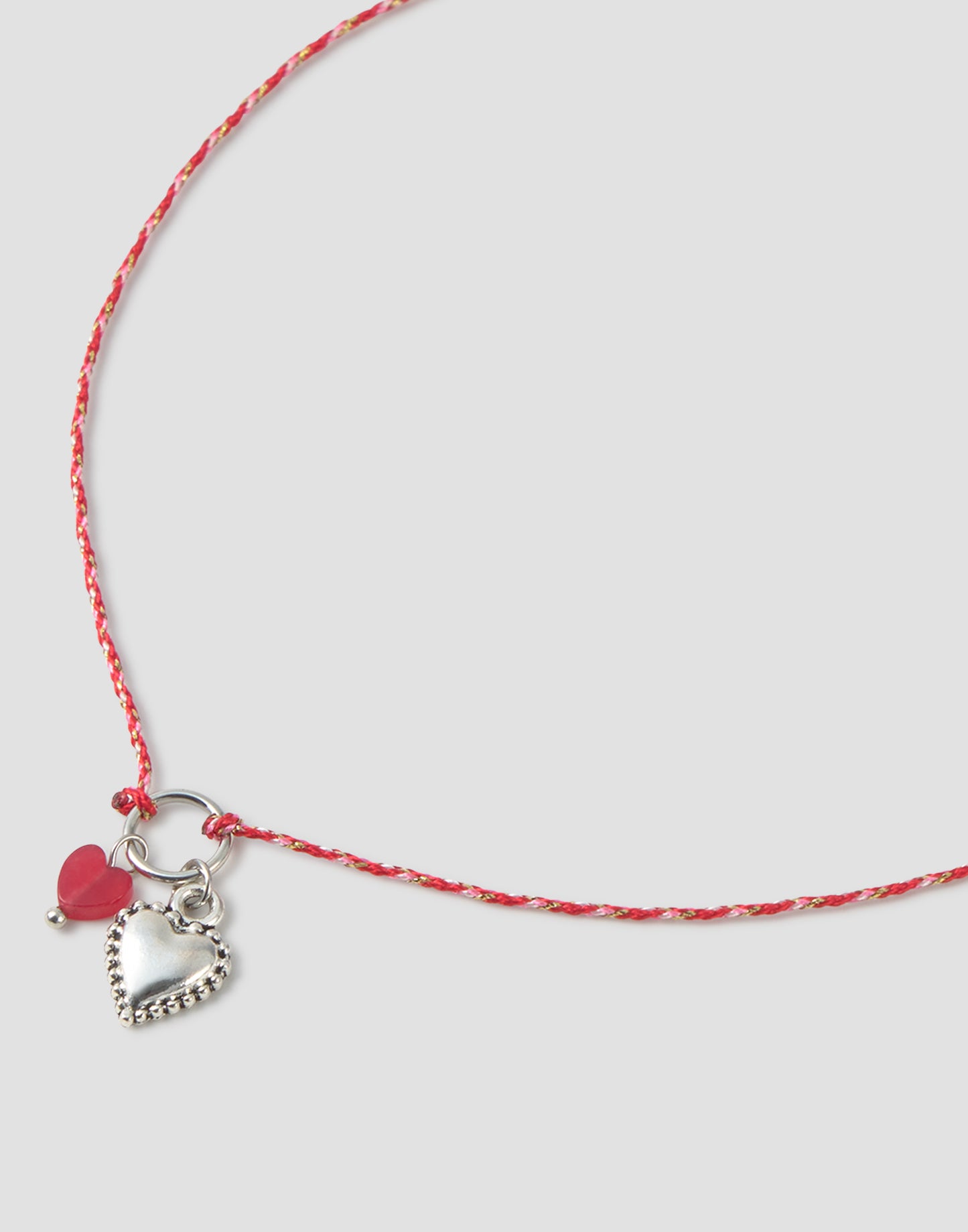 Collana con filo e cuori