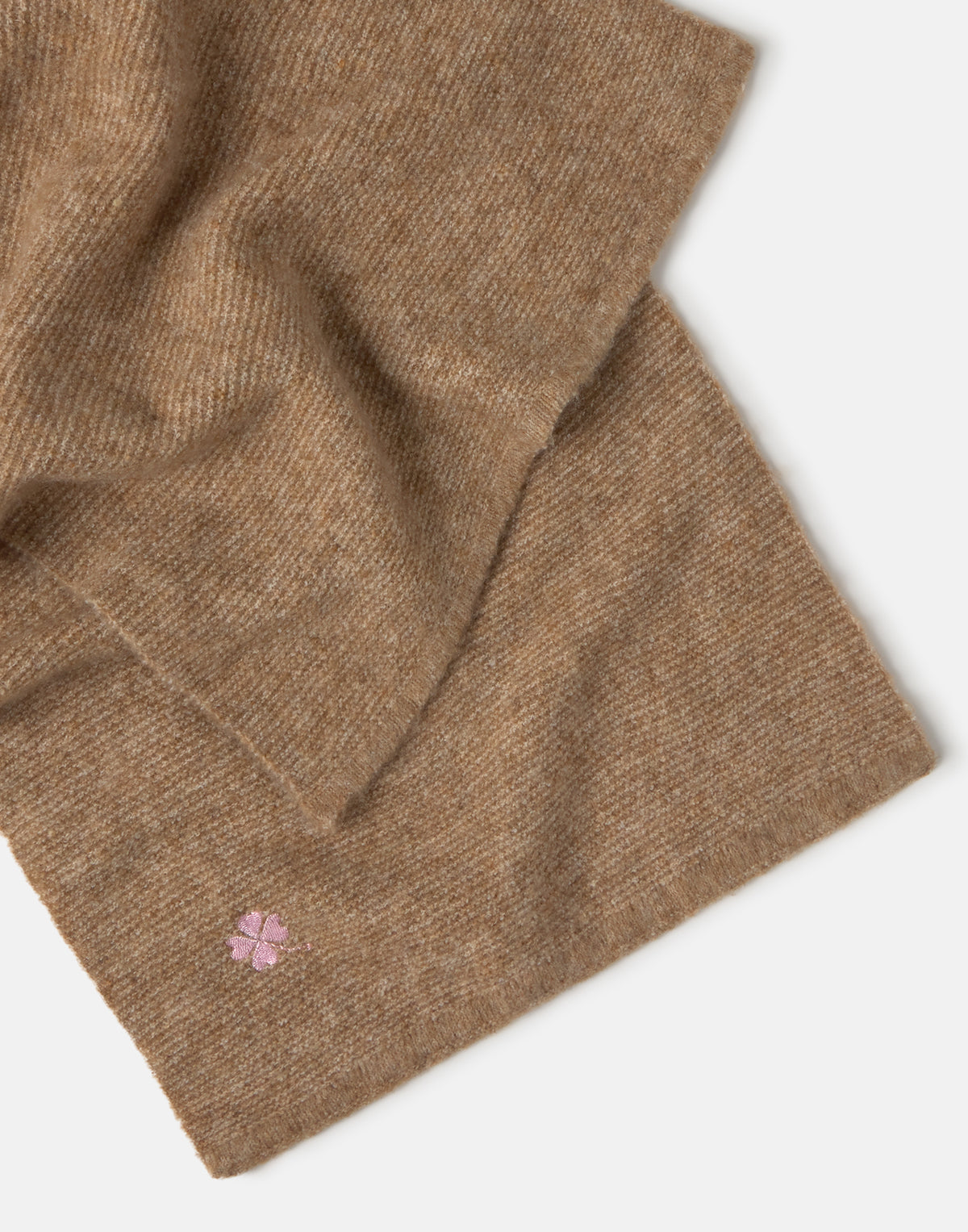 Strickschal mit Kleeblatt