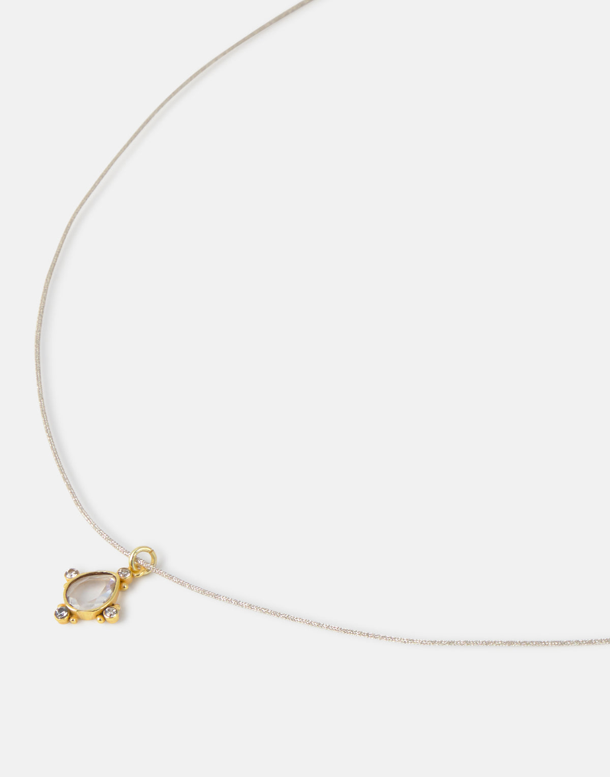 Collar hilo diamante
