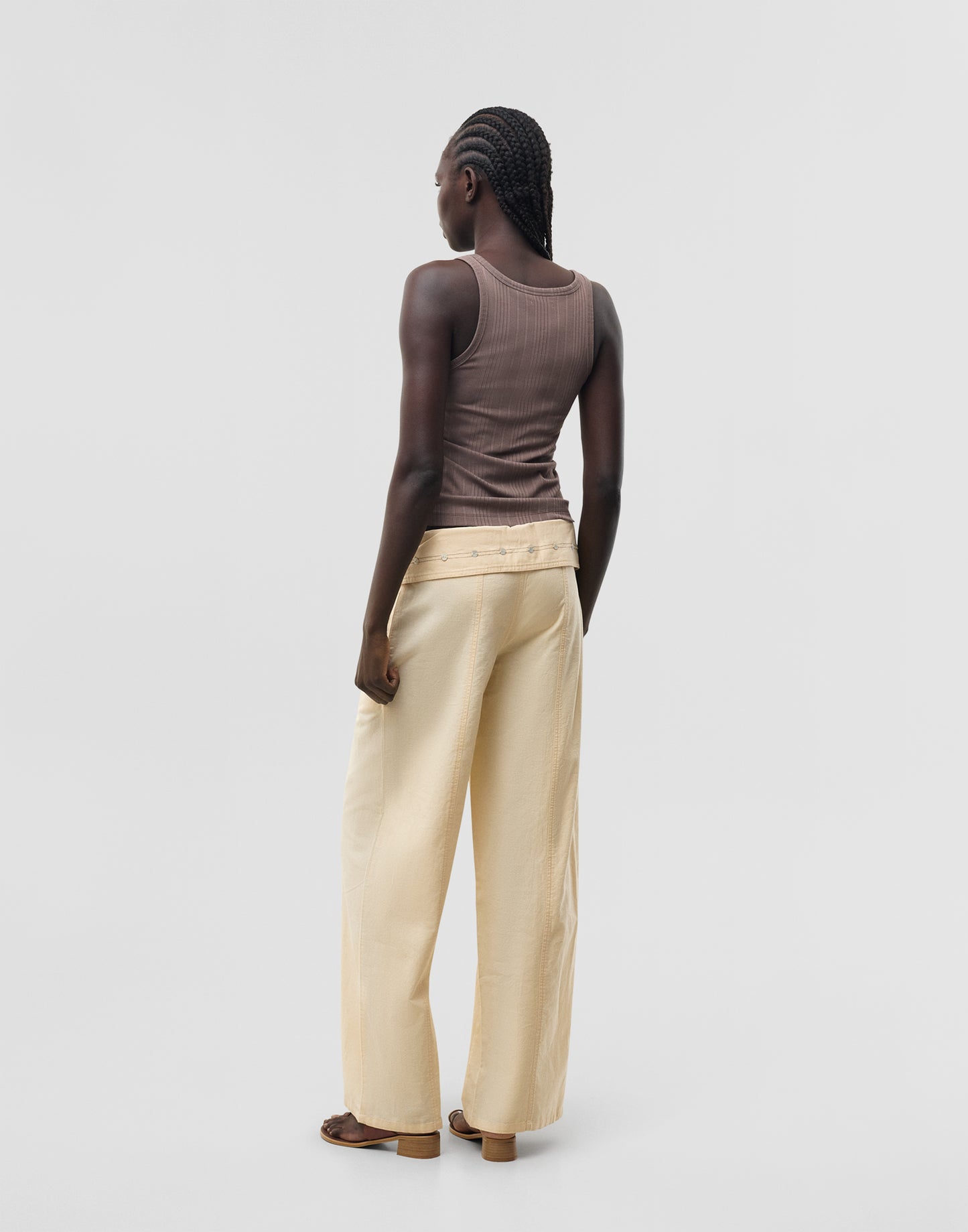 Pantalón thai nácar