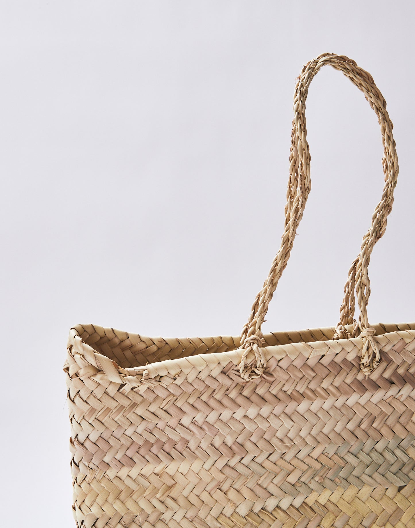 Straw bag with braided handle