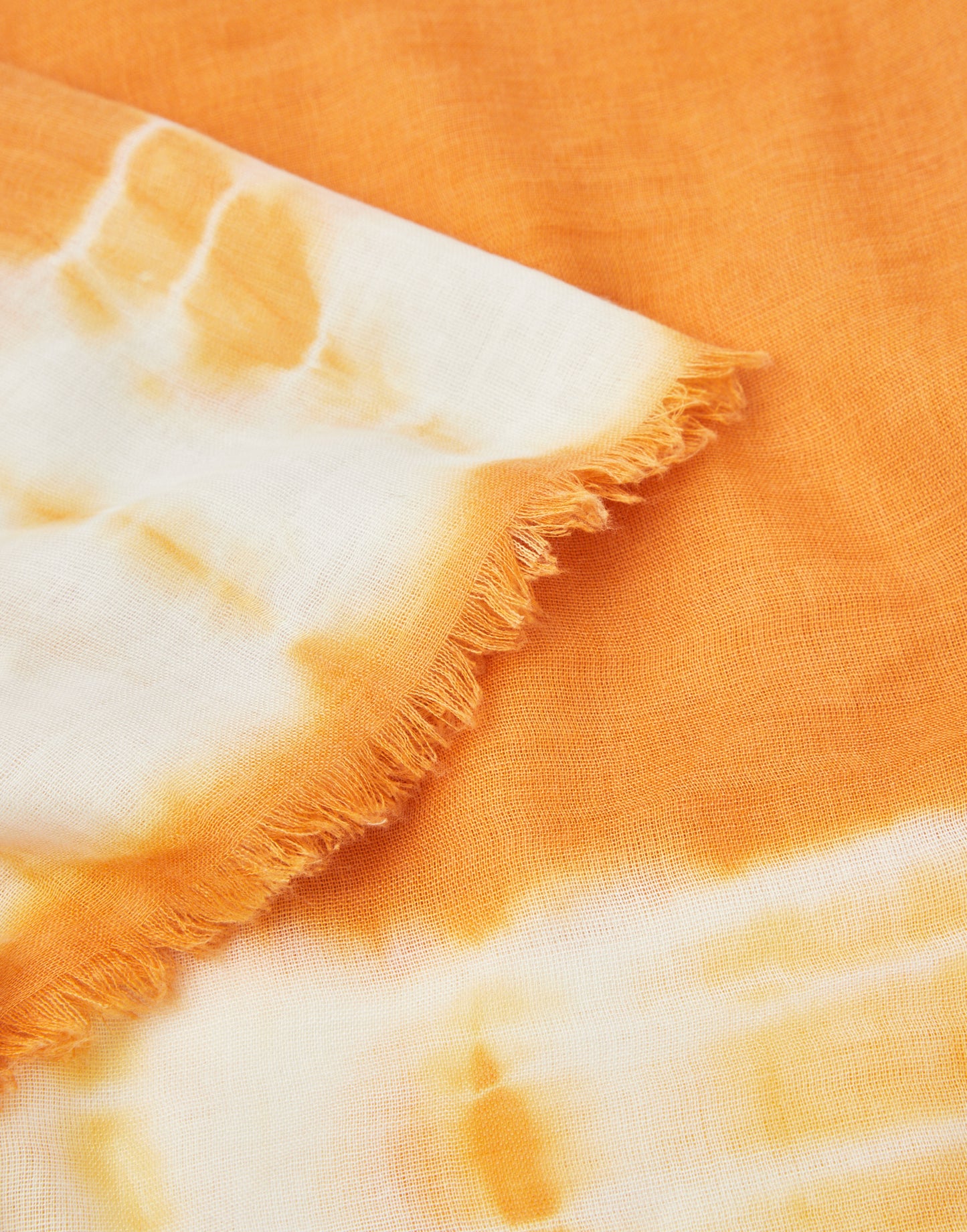 Sciarpa con frange e stampa tie-dye