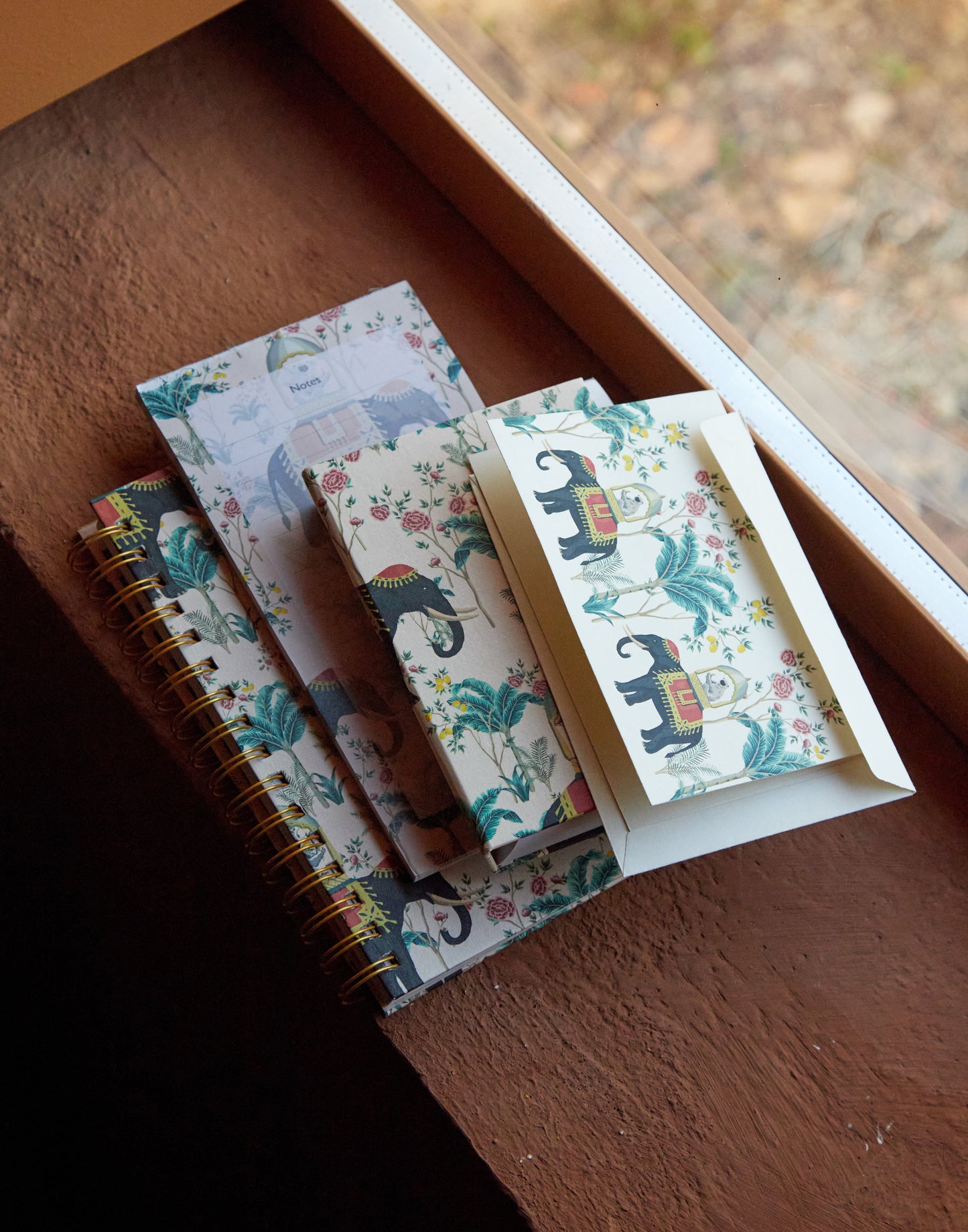Spiralgebundenes Notizbuch mit Umschlag Elephant