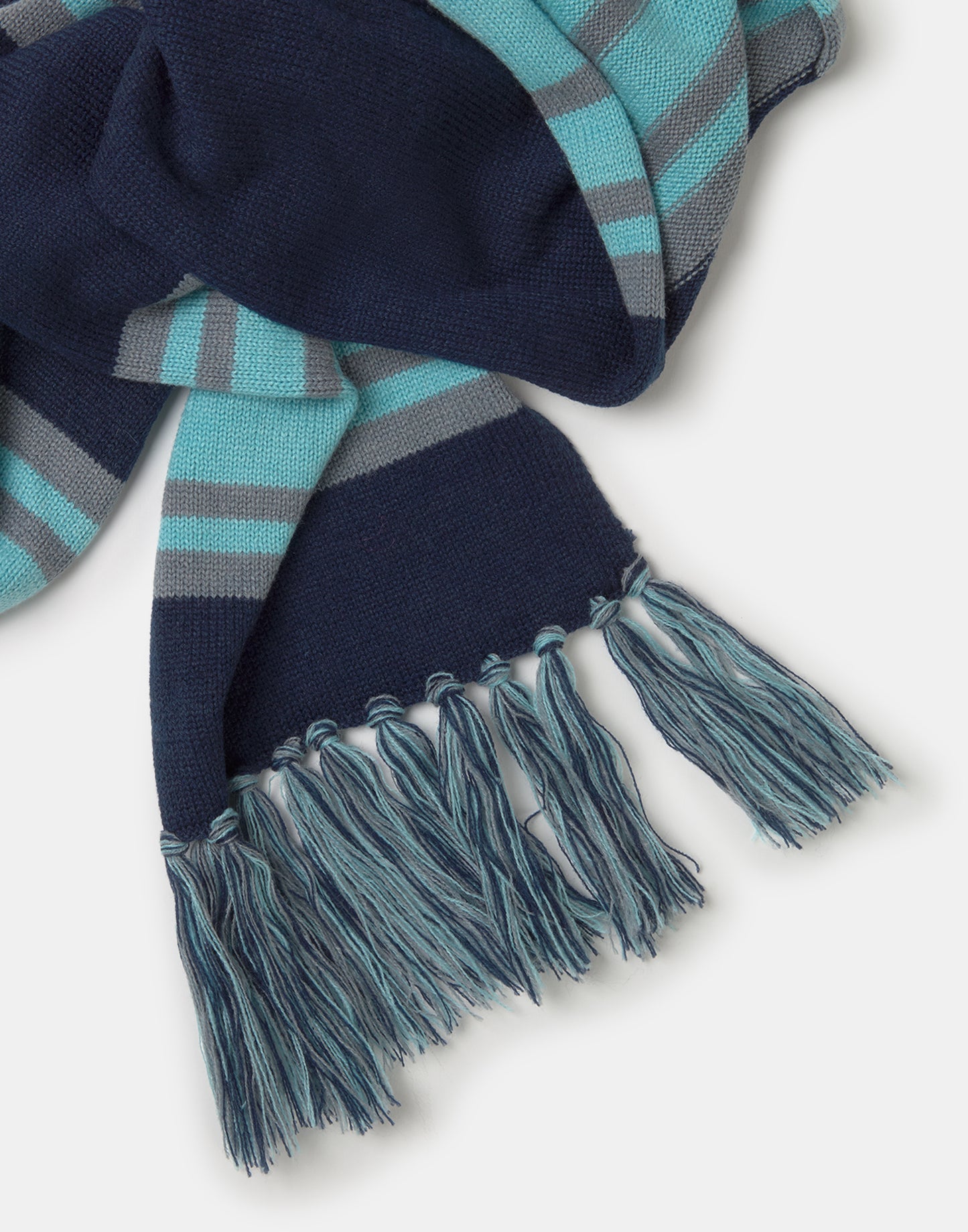 Scarf with stripes and fringed ends