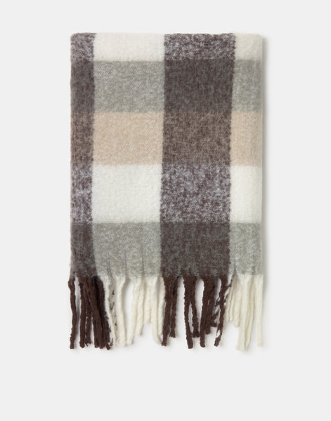 Soft checkered scarf