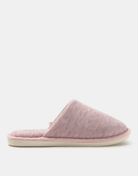 Ribbed slippers with plush interior