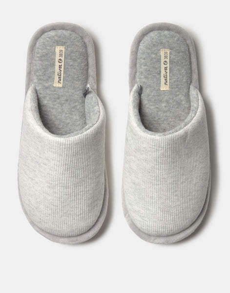 Slippers with contrasting interior