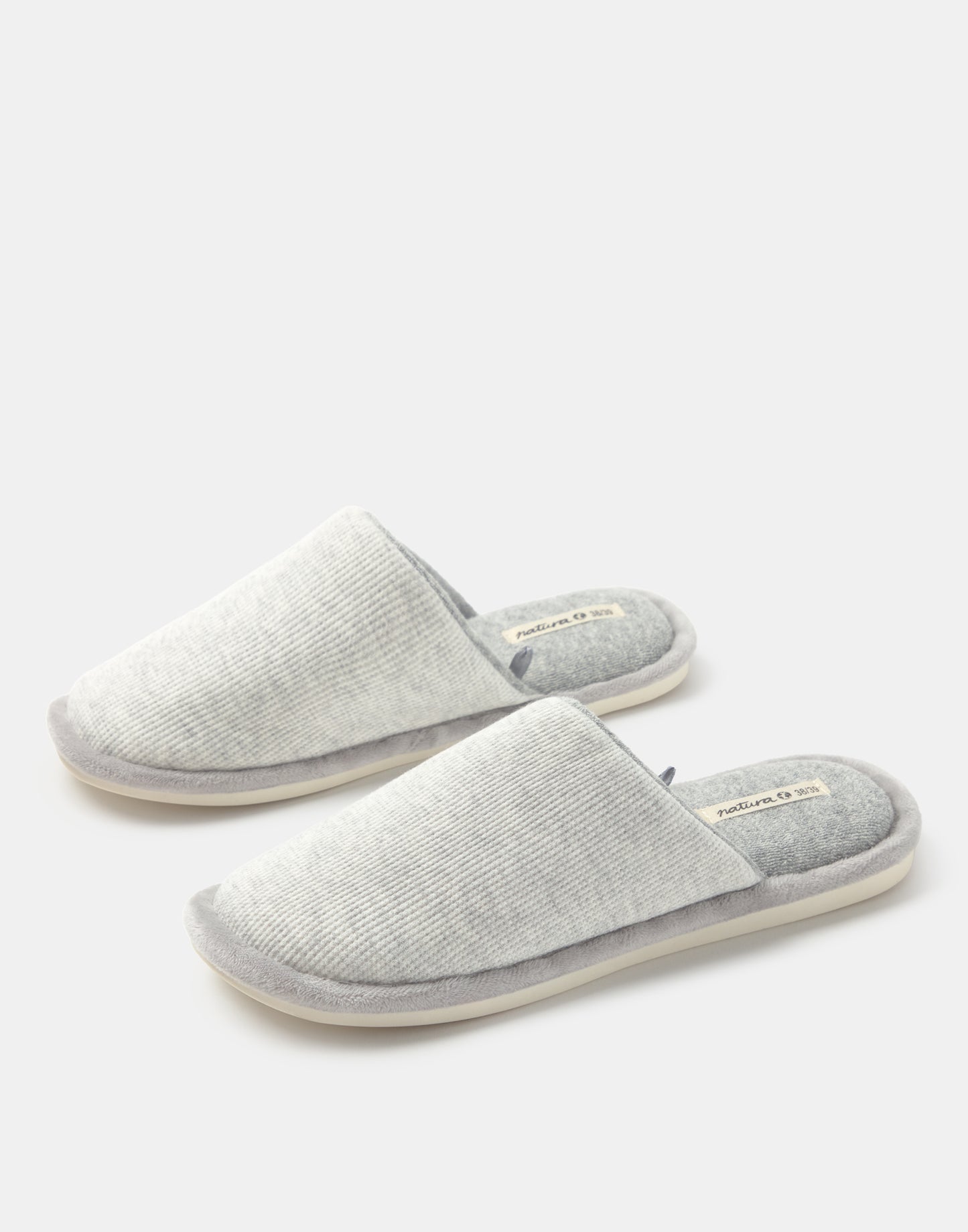 Slippers with contrasting interior