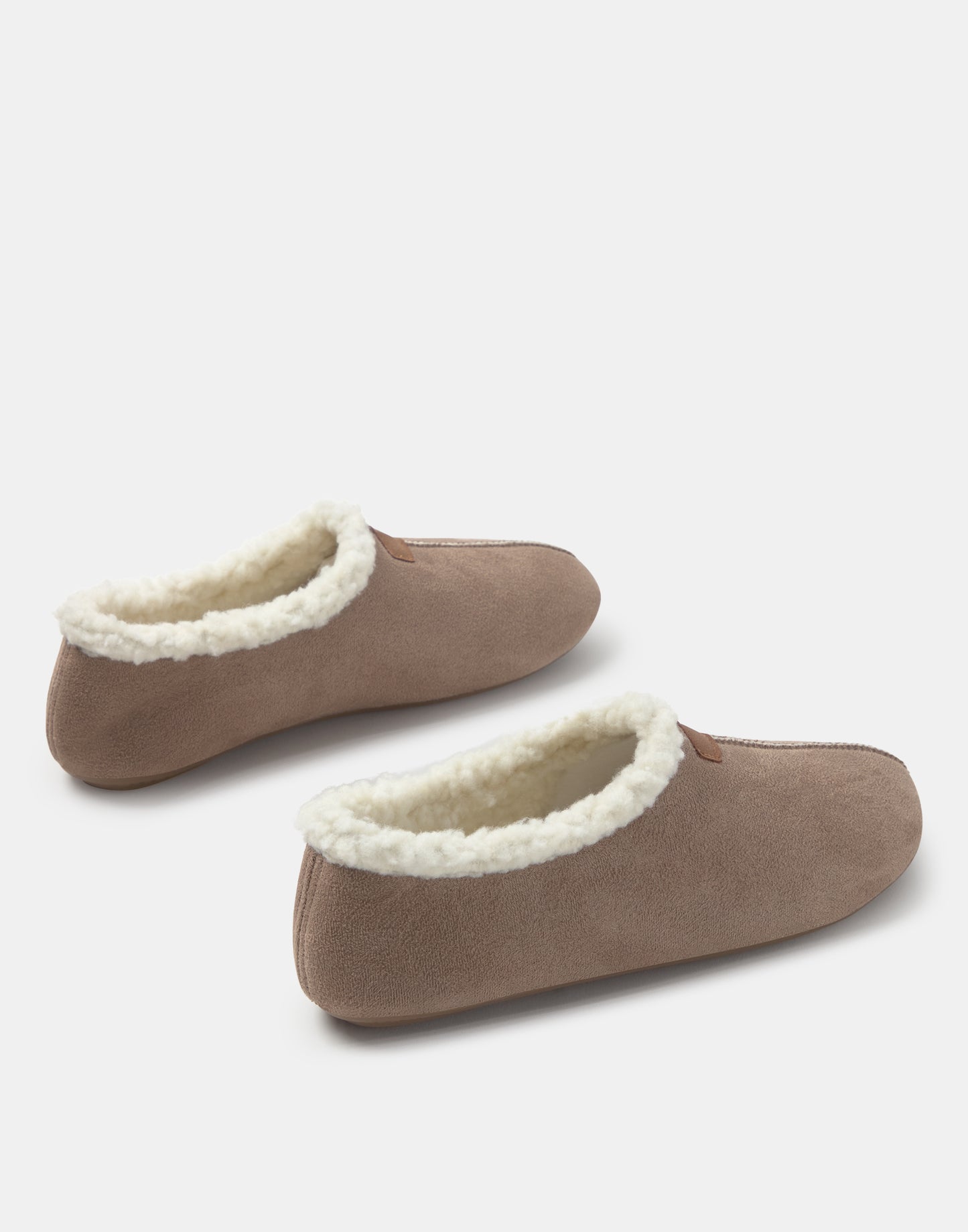 Leather-effect closed slipper