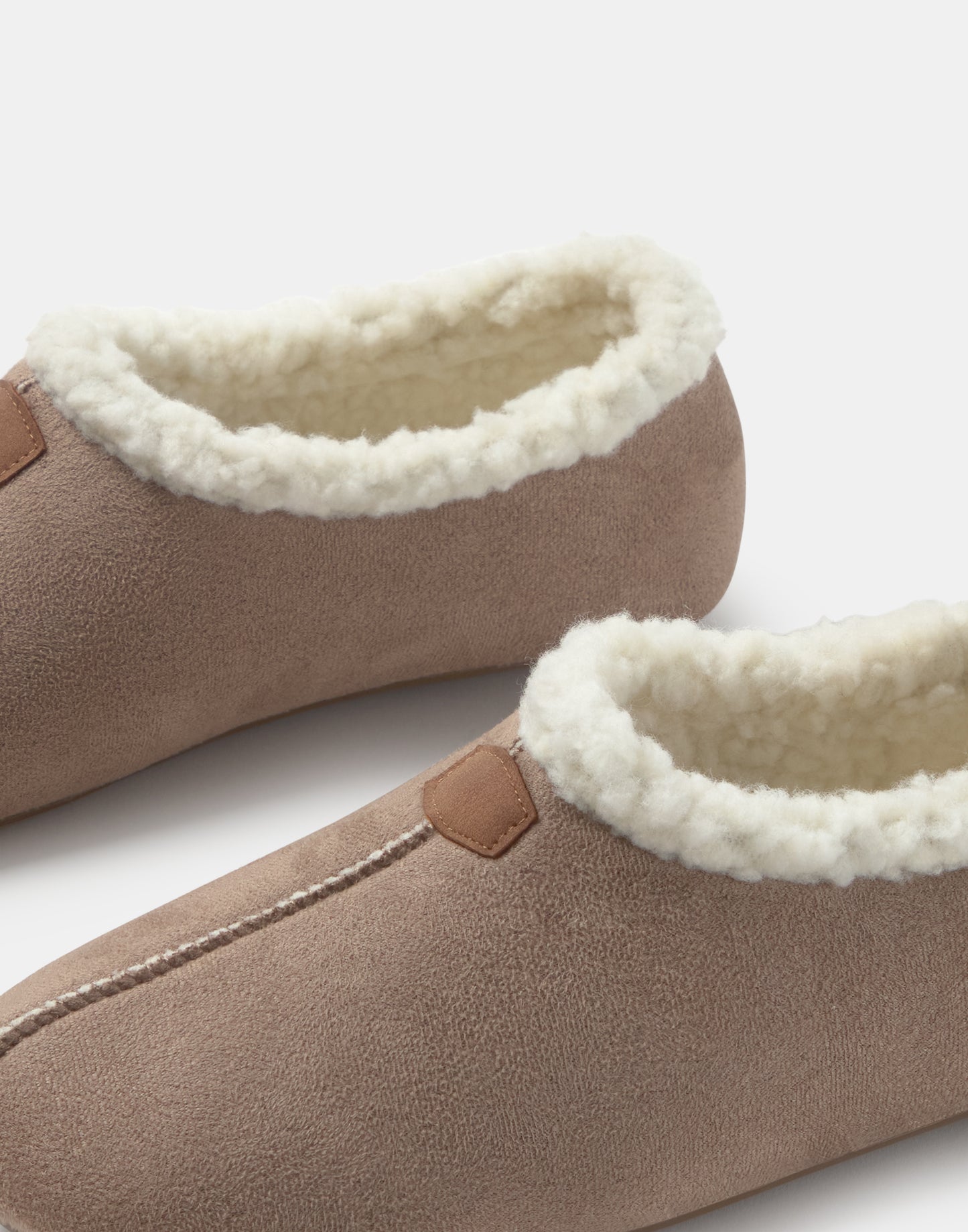 Leather-effect closed slipper