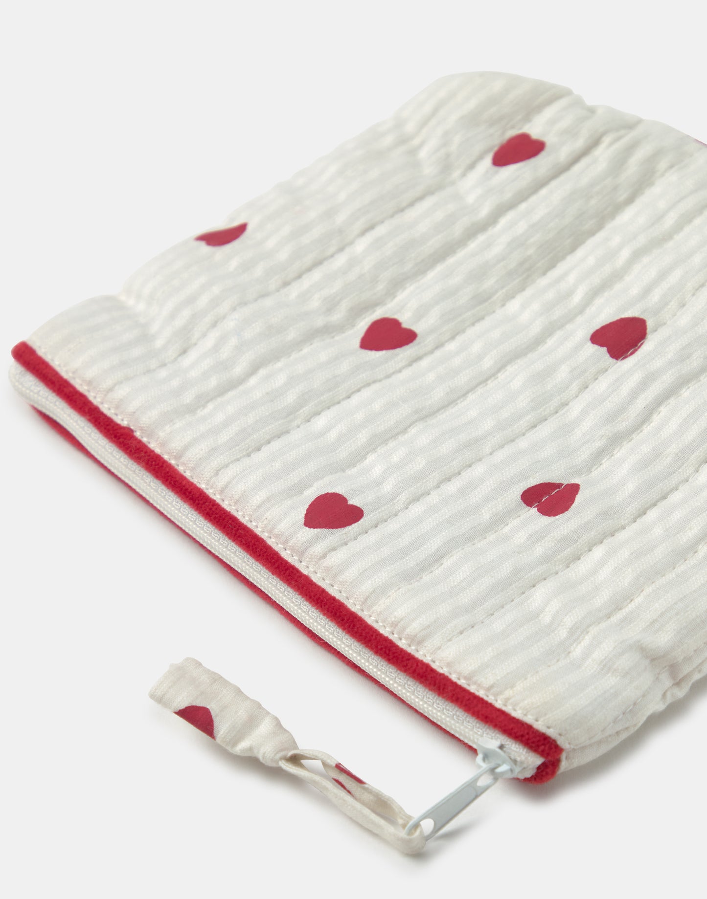 Hearts toiletry bag