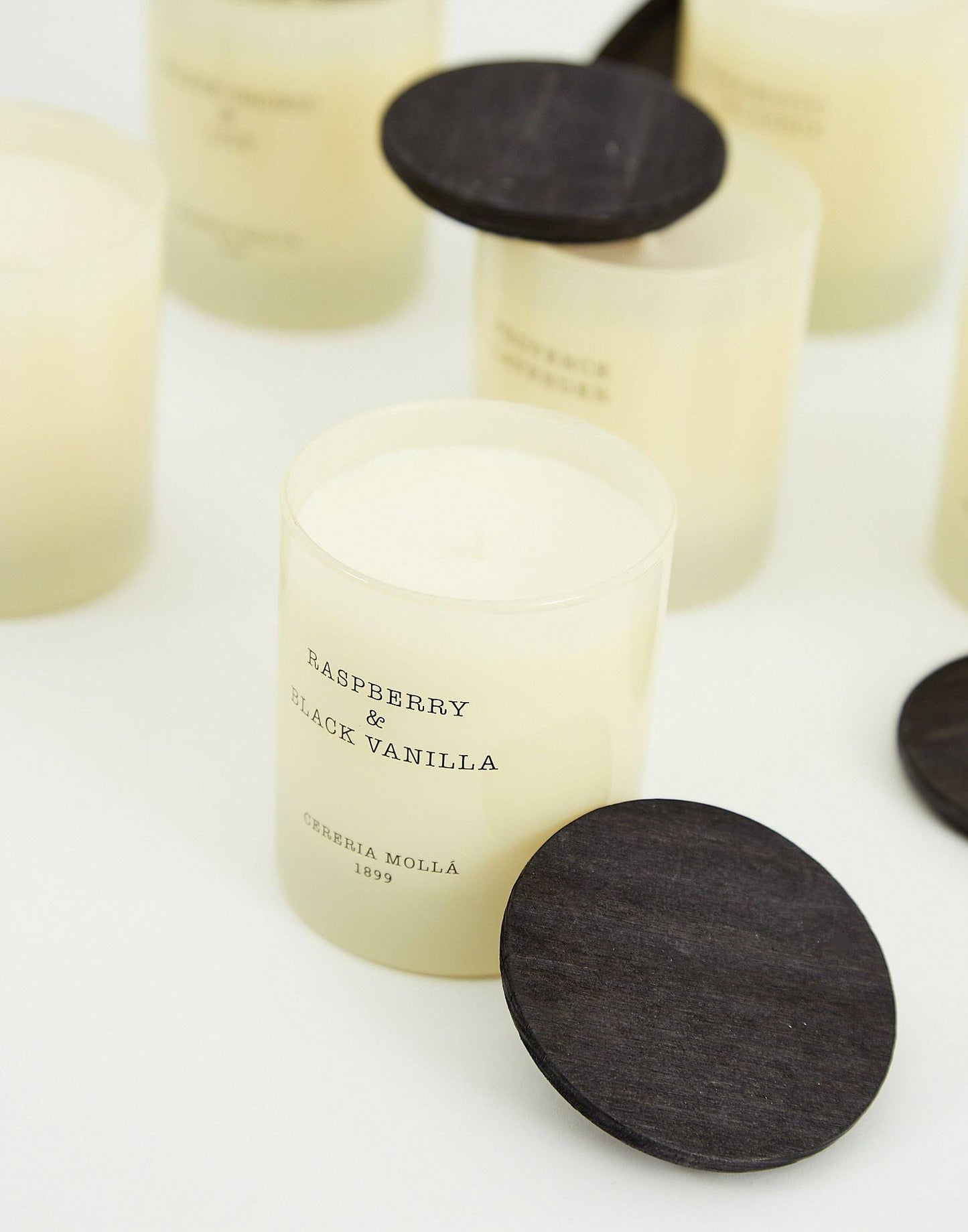 Premium vessel candle with mollá cereing
