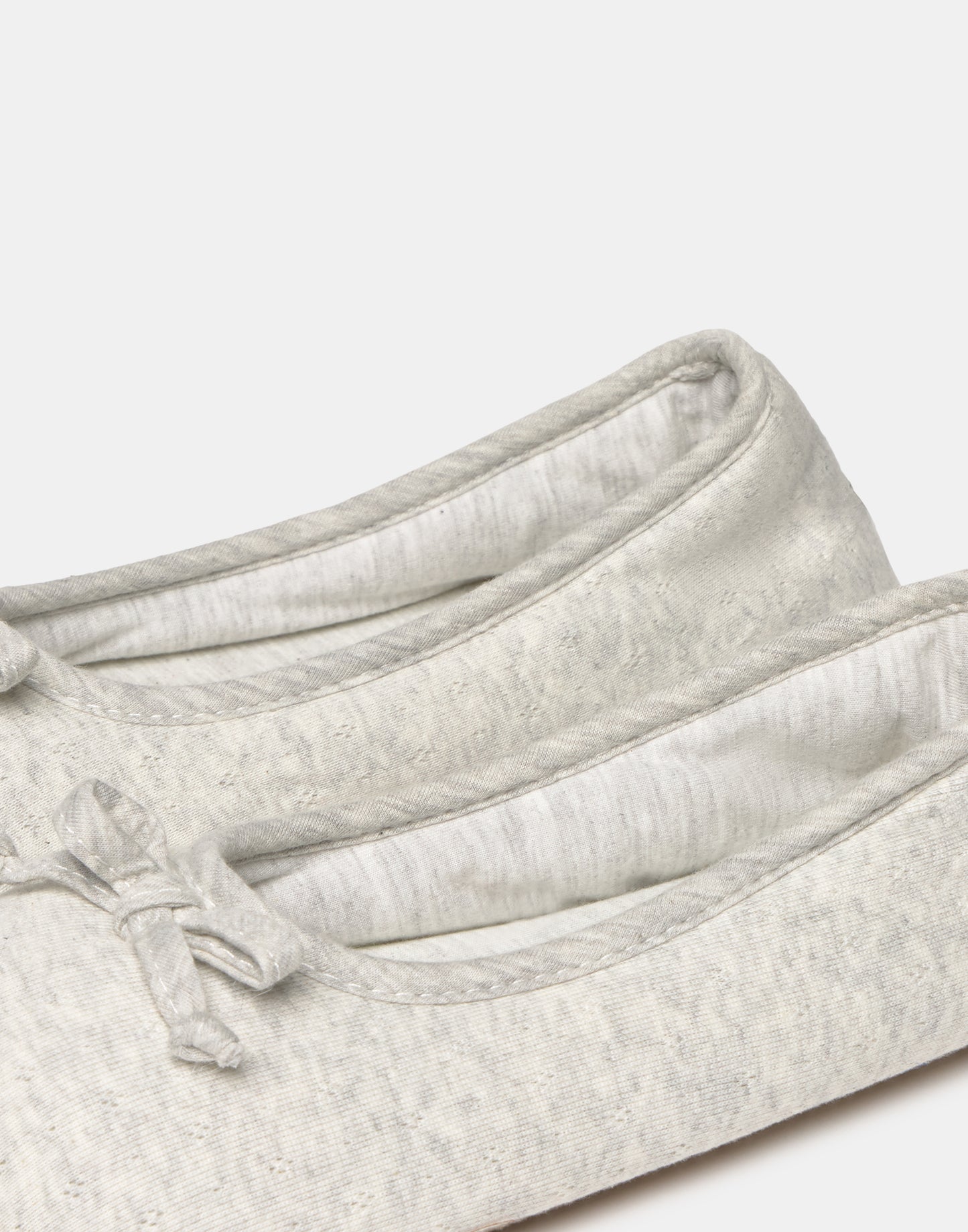 Zapatilla manoletina desagujada