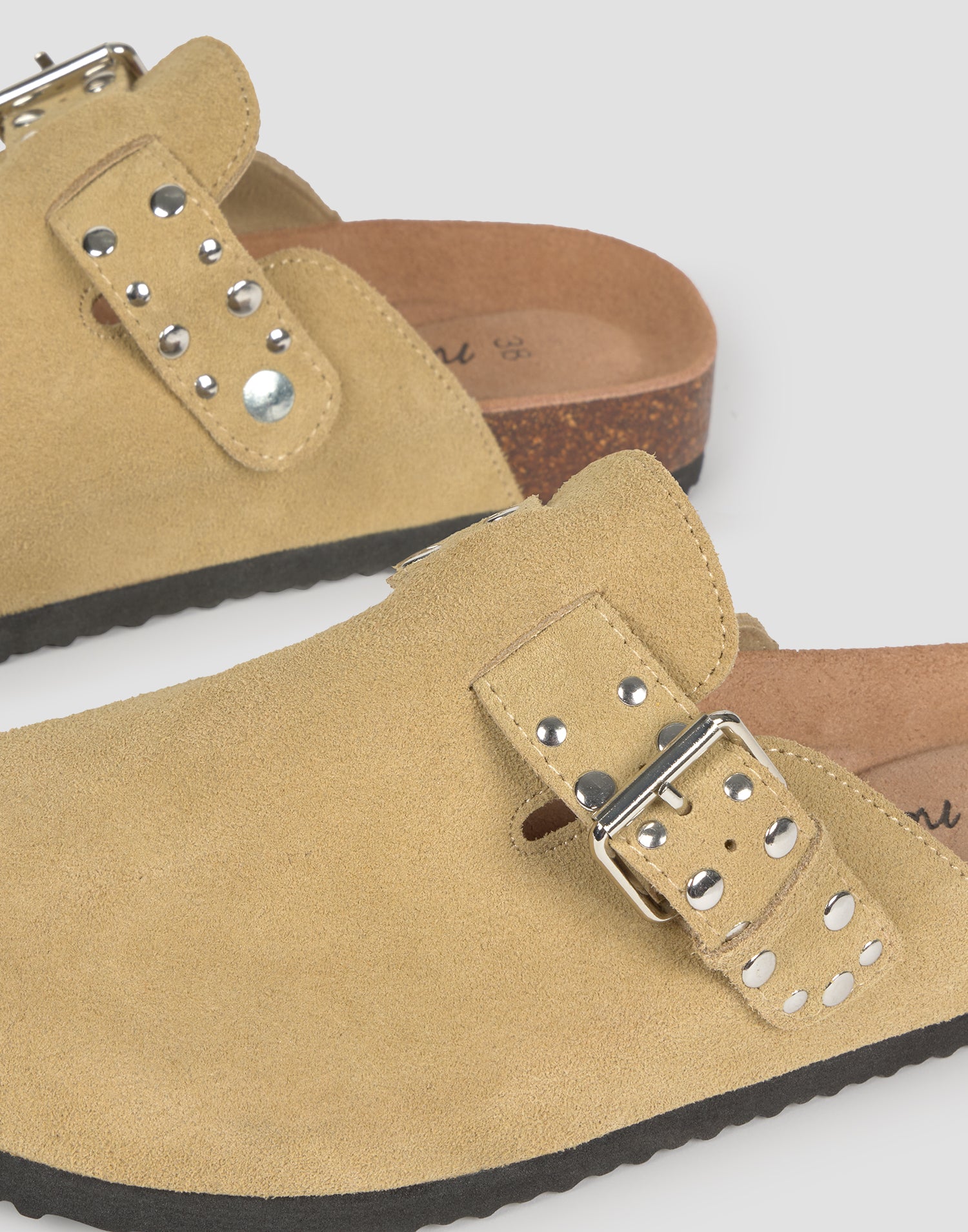 CUSHIONAIRE Zoccolo Donna Con Plateau In Pelle Scamosciata E Plantare In Sughero – Granola, Colore Tortora, Taglia 40 EU (W), Larghezze Disponibili