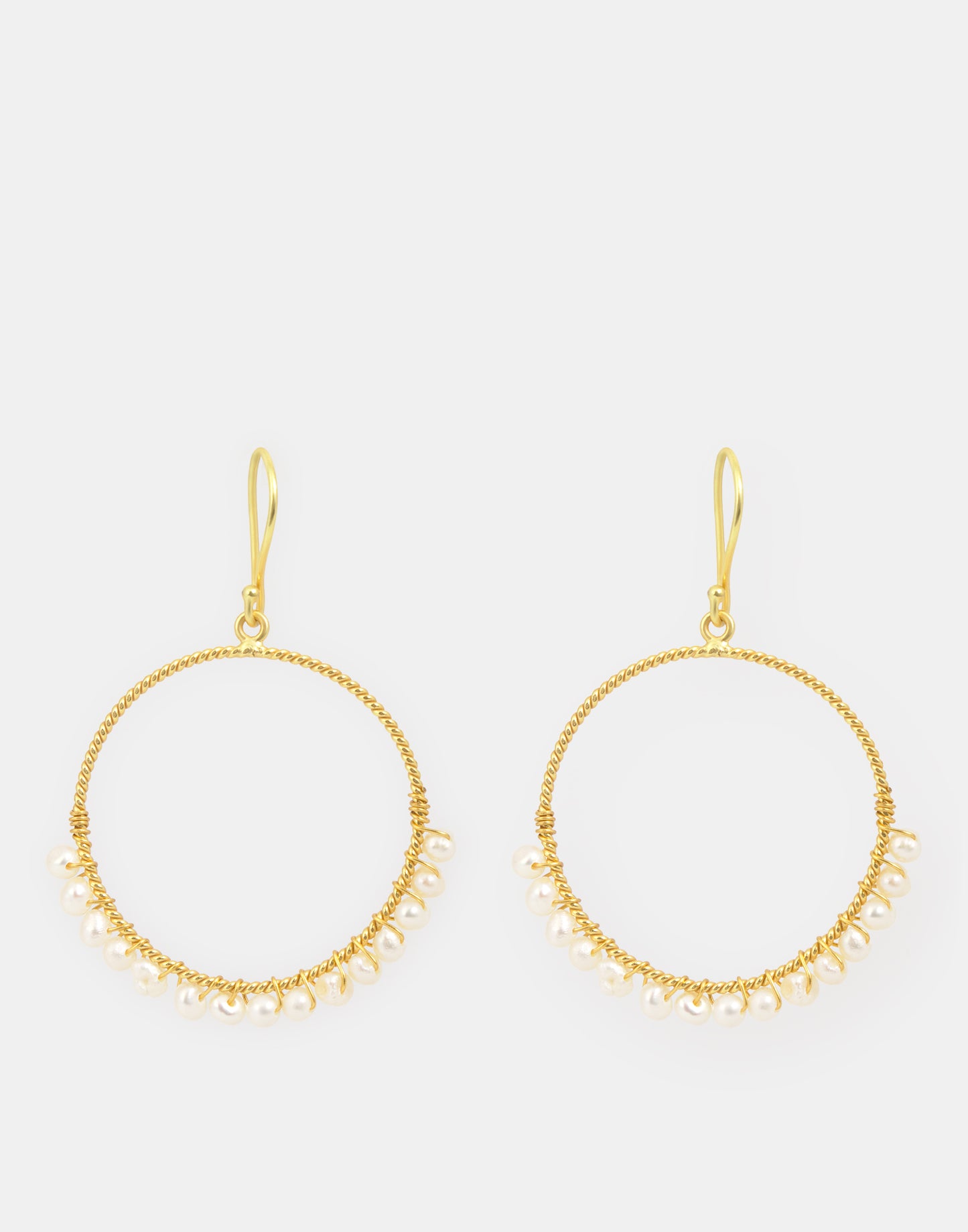 Pendiente aro perlas