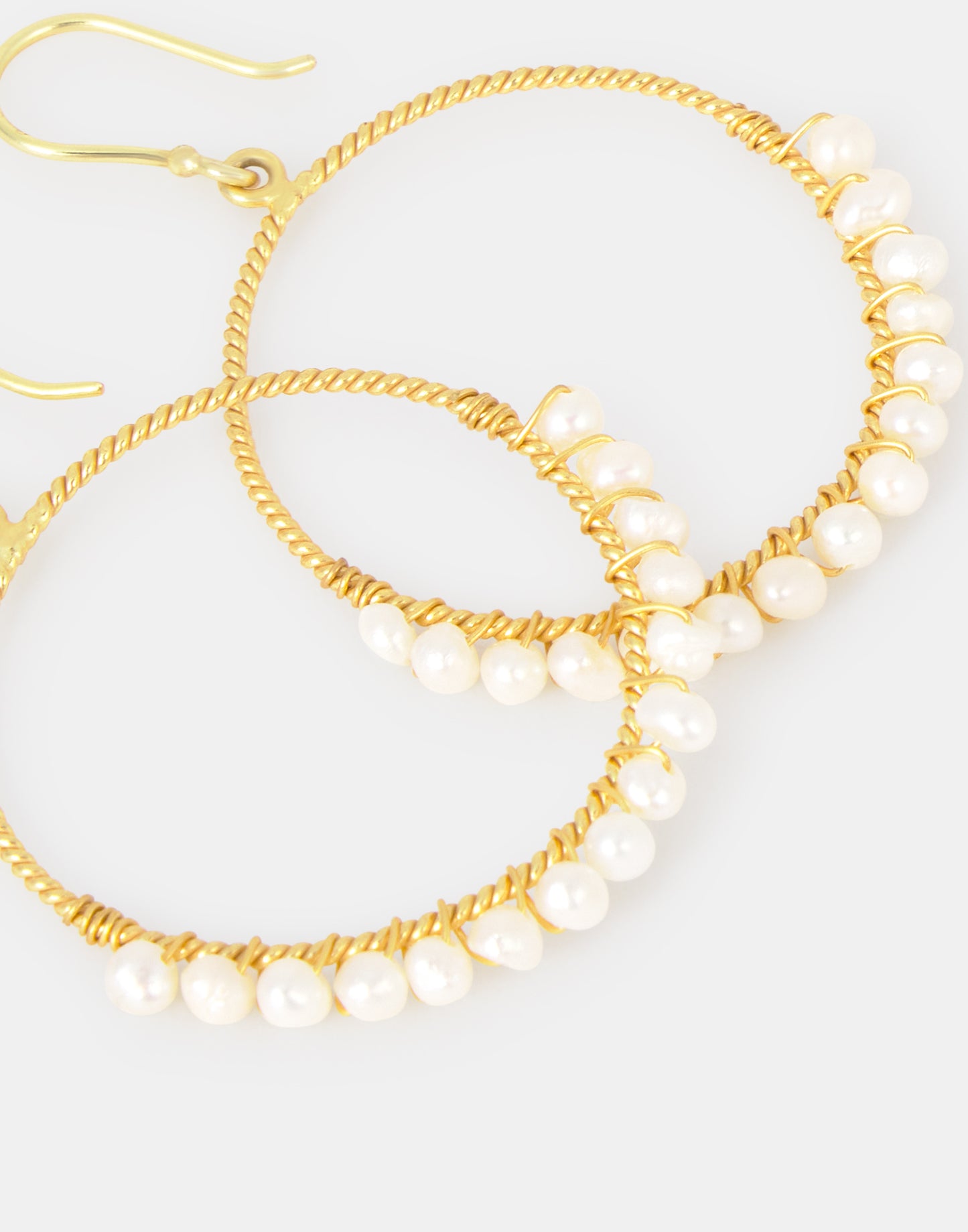 Pendiente aro perlas