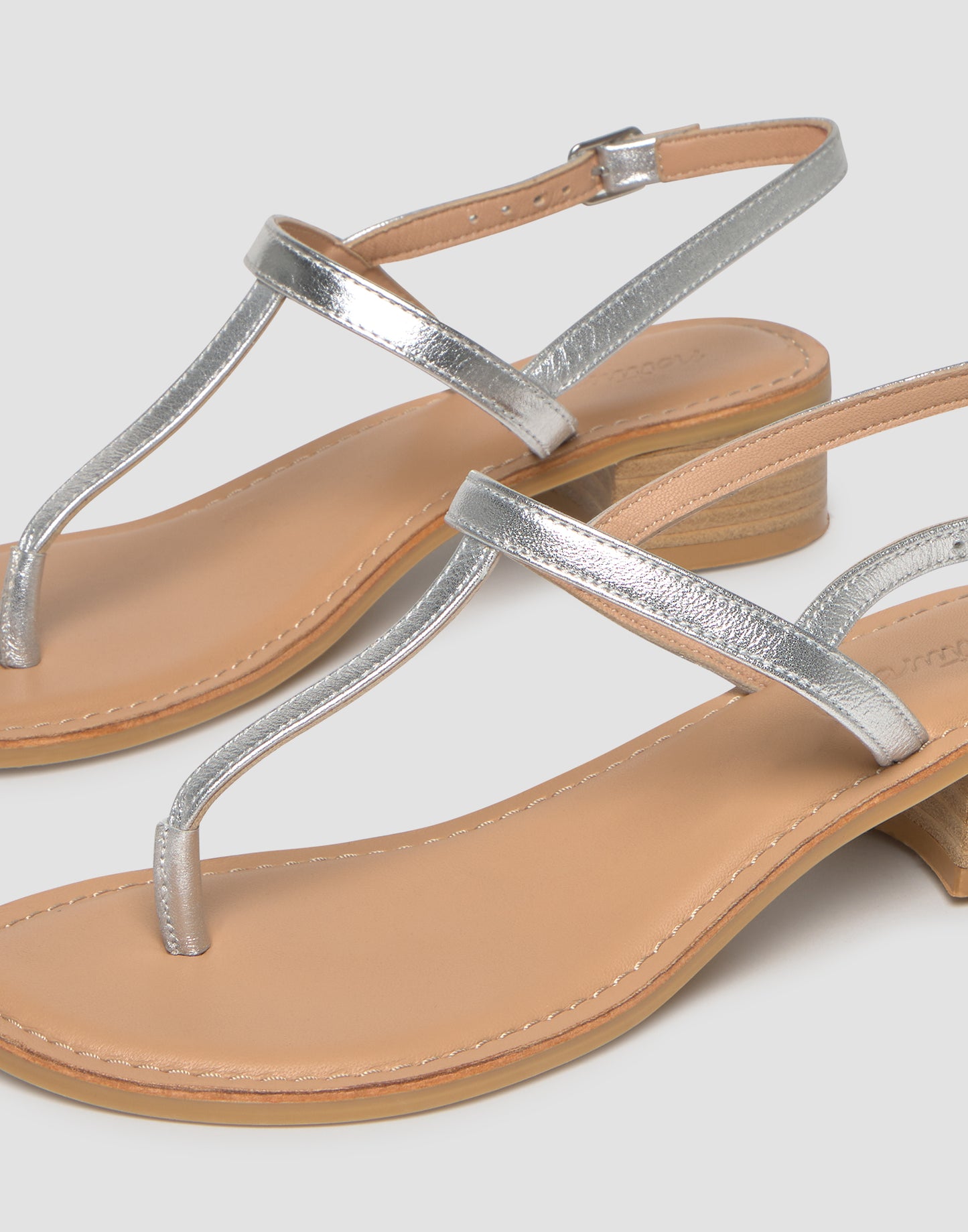 Sandalia tacón dedo pulsera