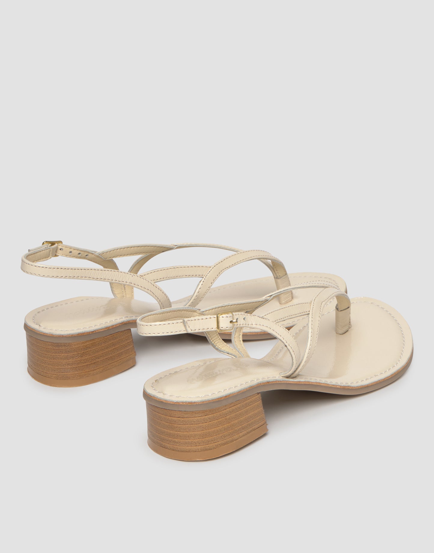 Sandalia tacón piel tiras