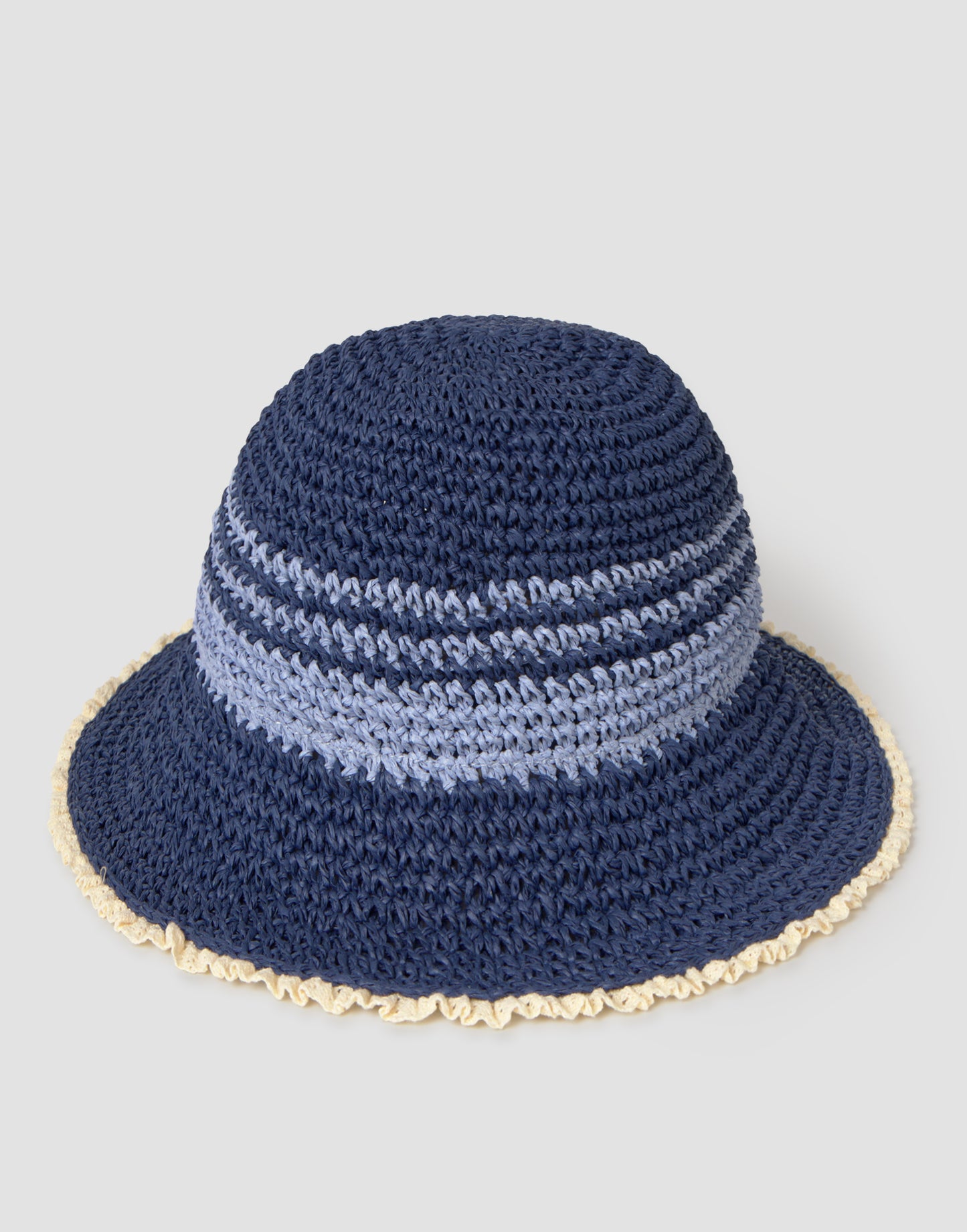 Chapeau avec dentelle