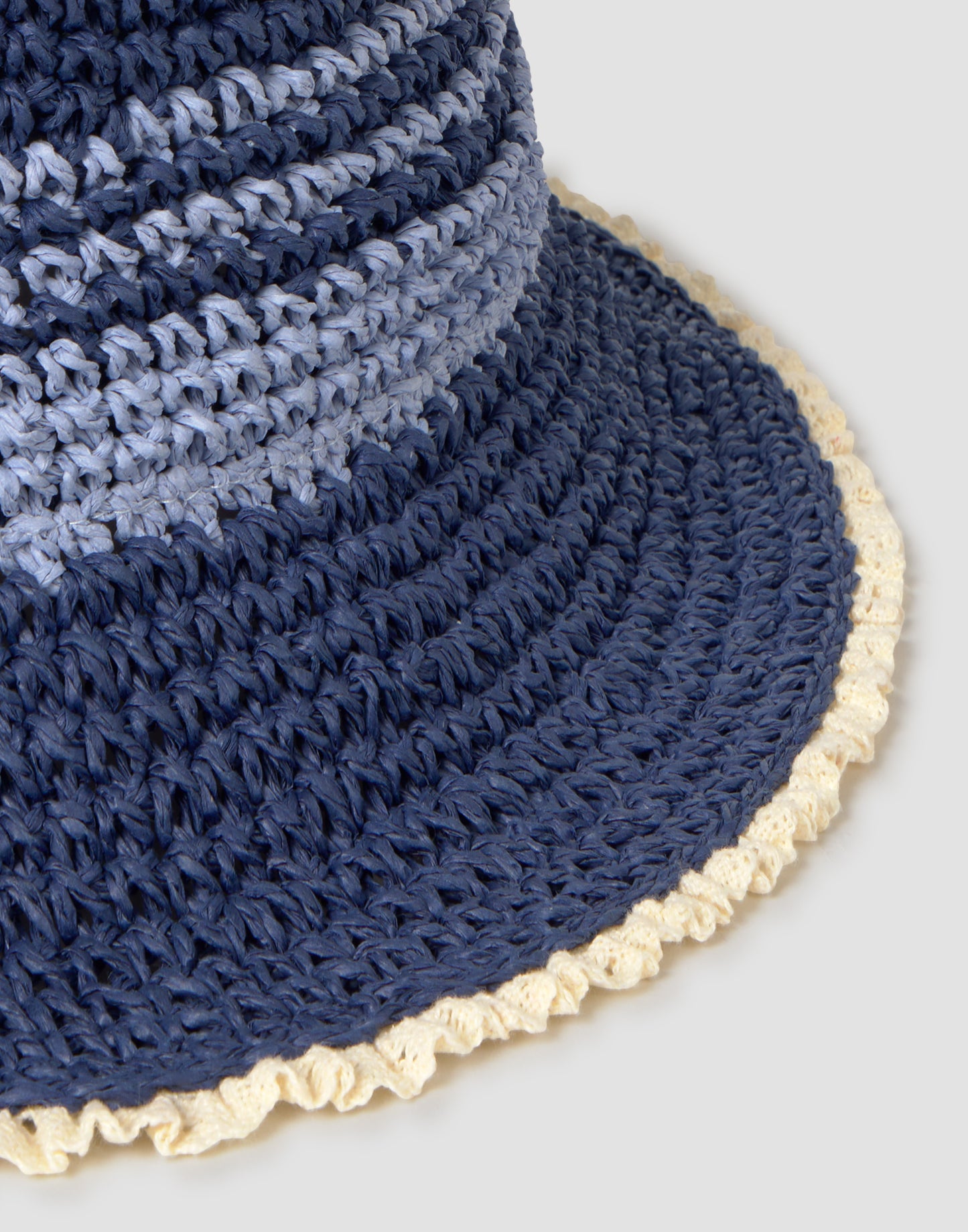 Chapeau avec dentelle