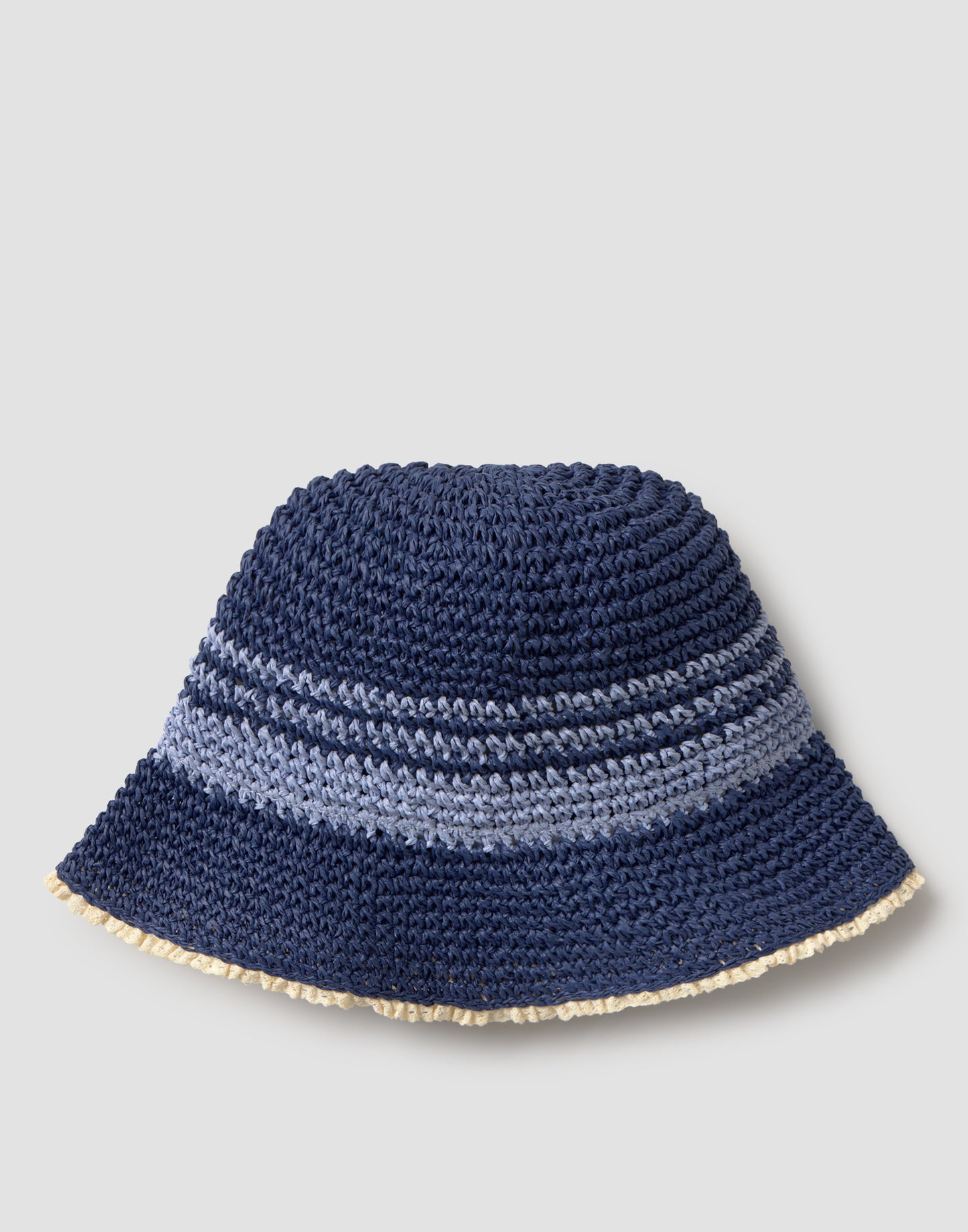 Chapeau avec dentelle