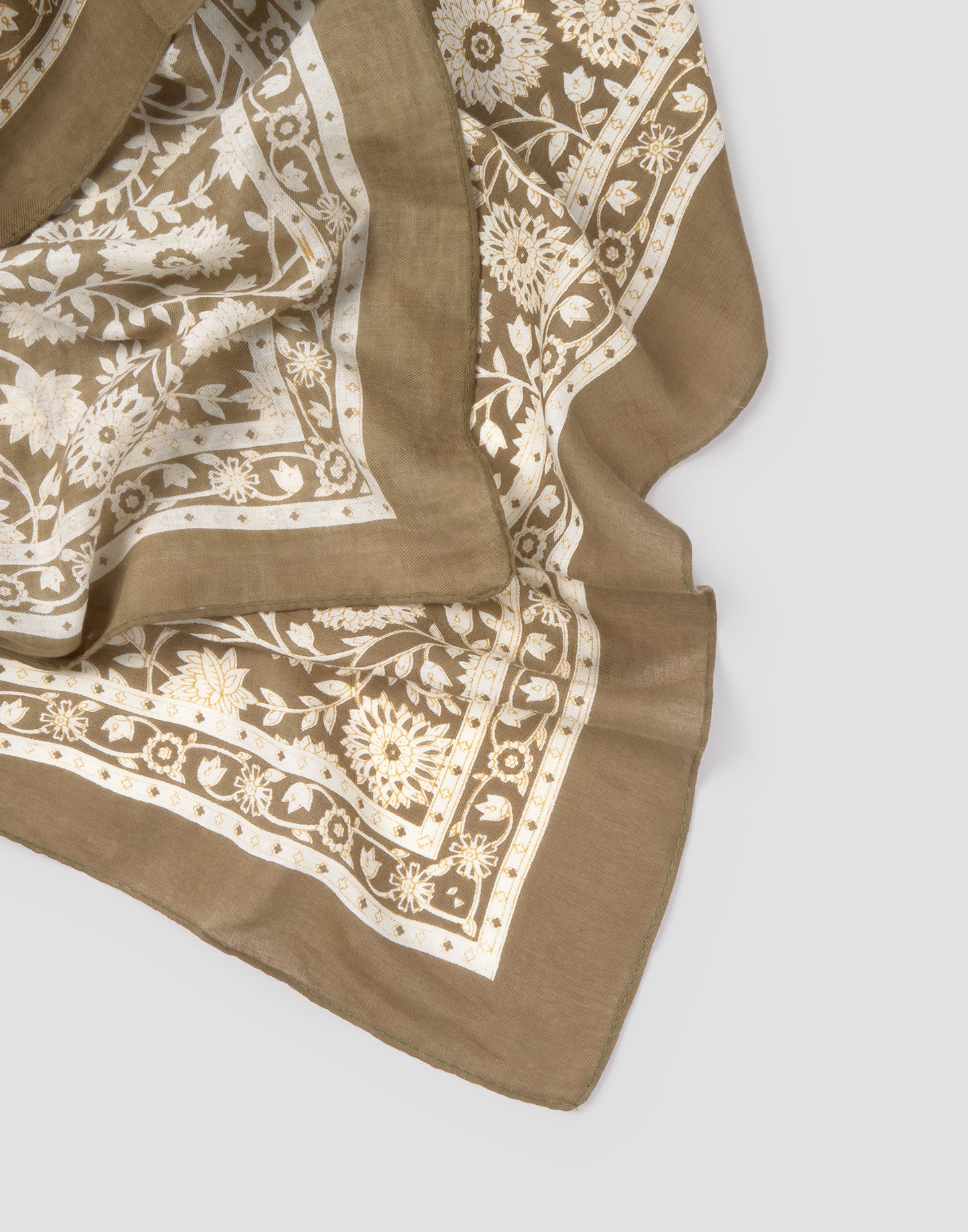 Pañuelo flor blanca