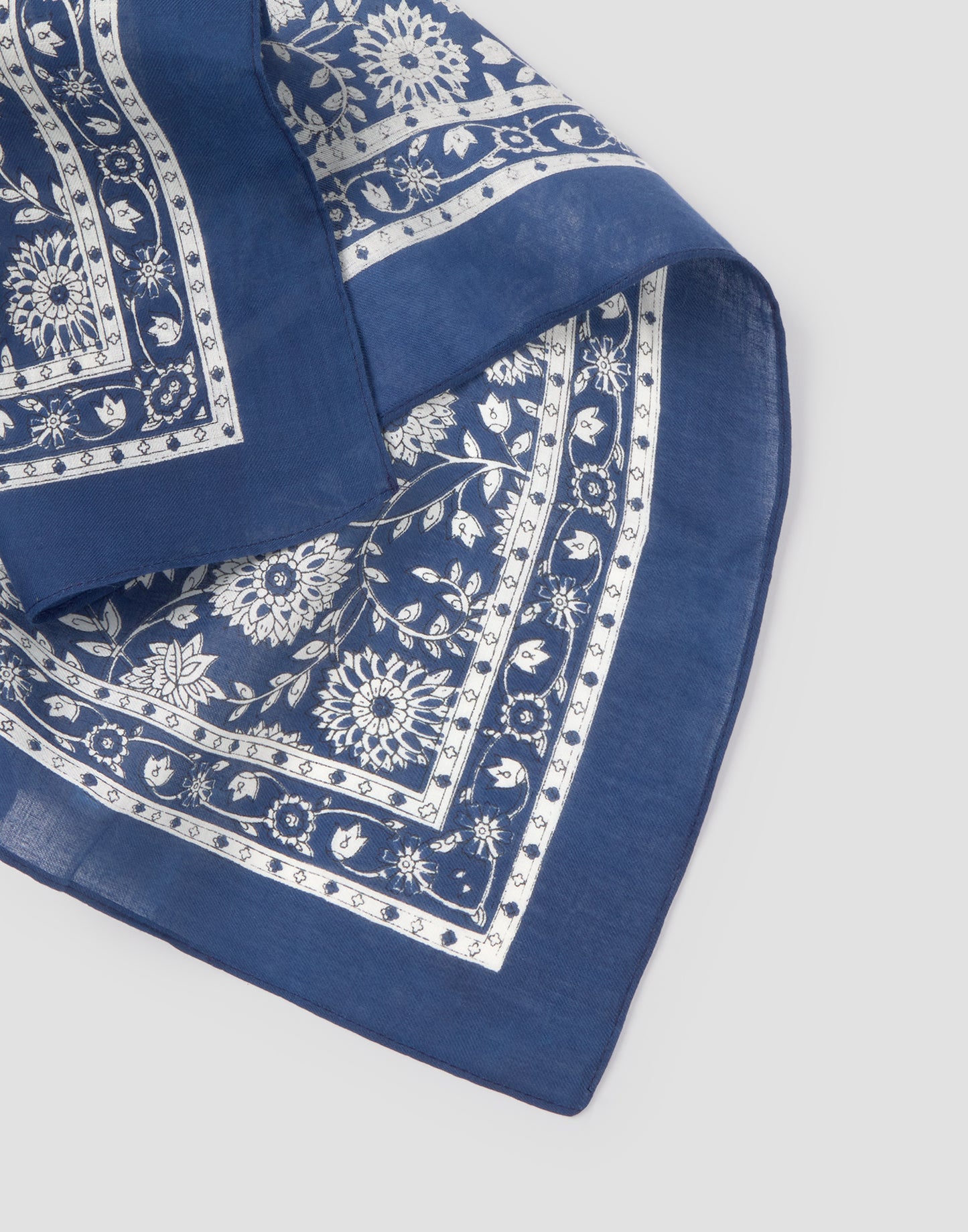 Pañuelo flor blanca