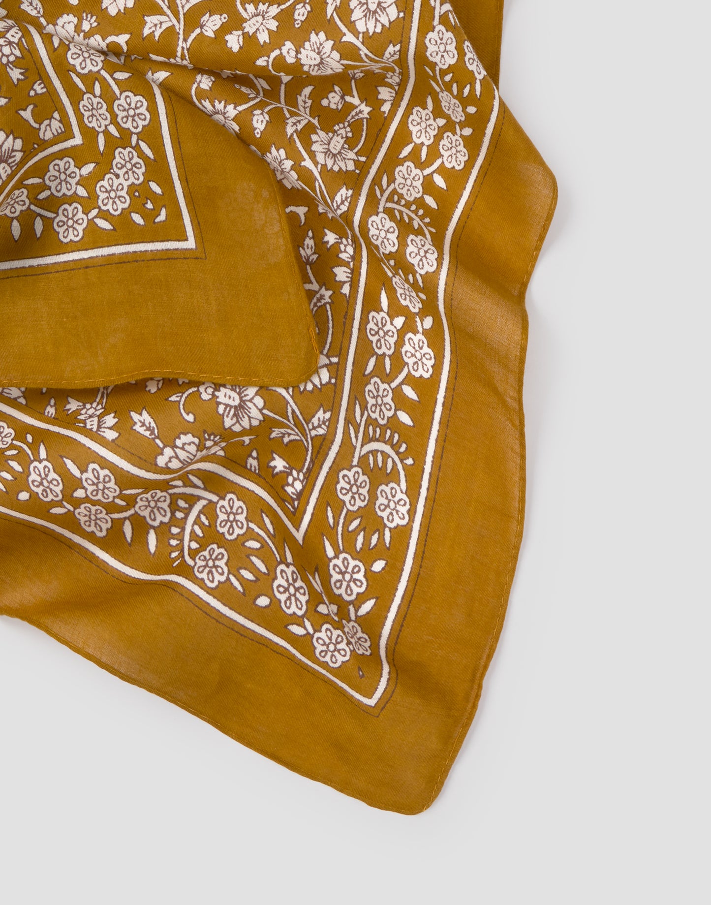 Pañuelo flor blanca