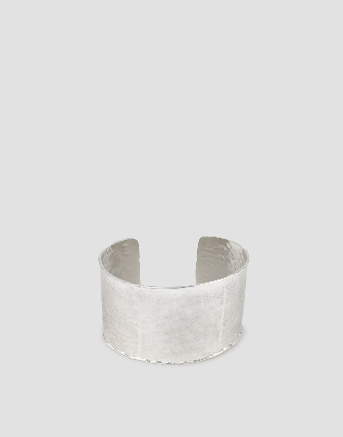 Pulsera rígida labrada