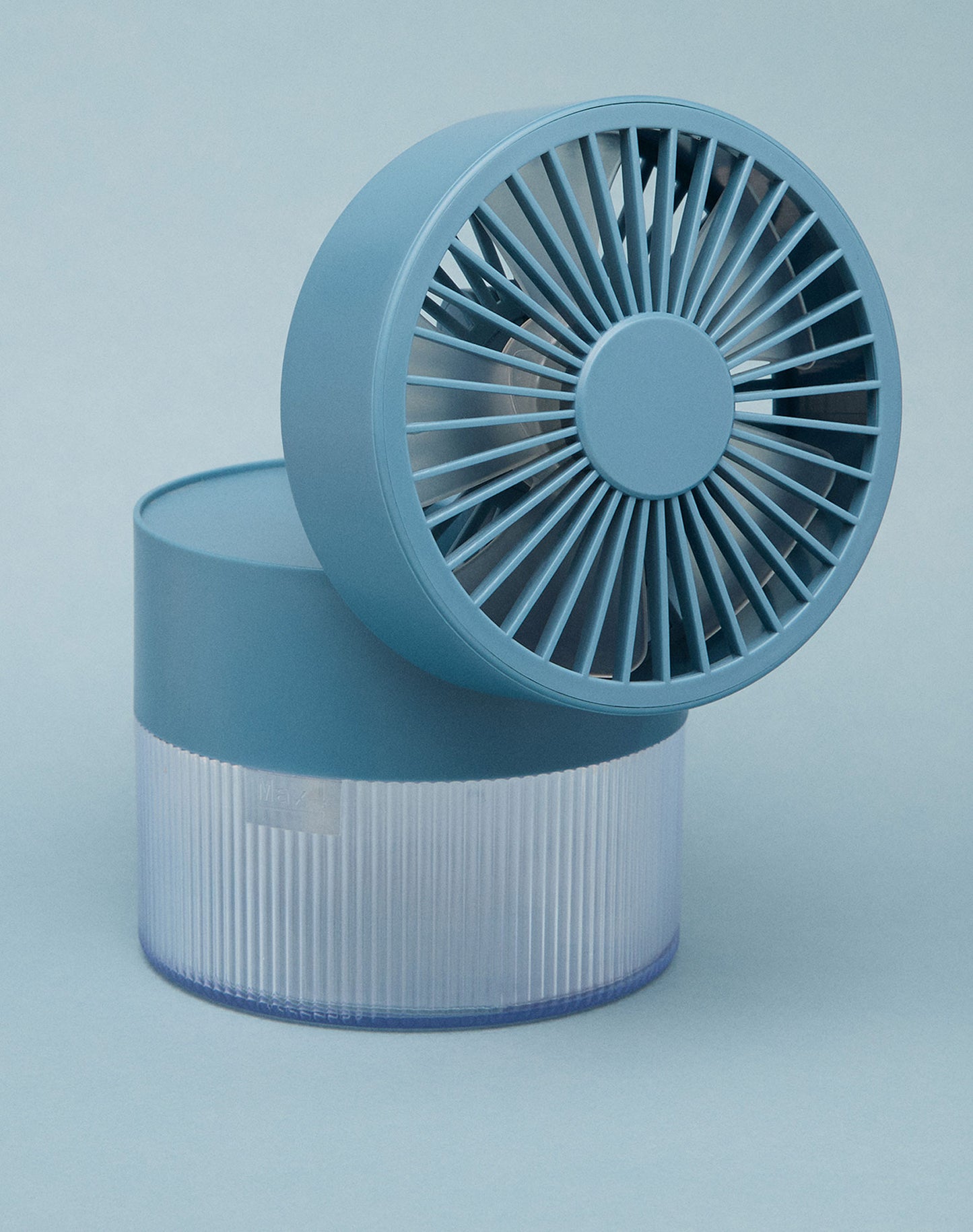 Ventilador con difusor de agua