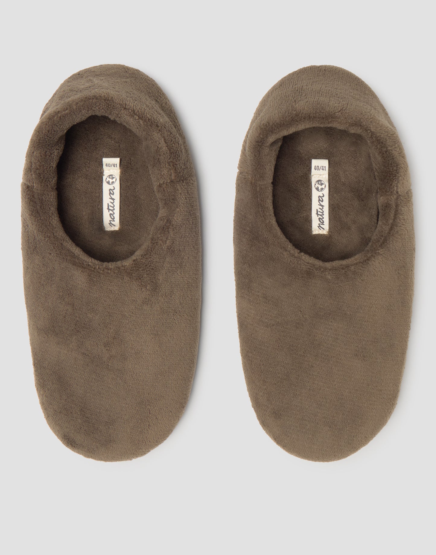 Zapatilla cerrada básica hombre