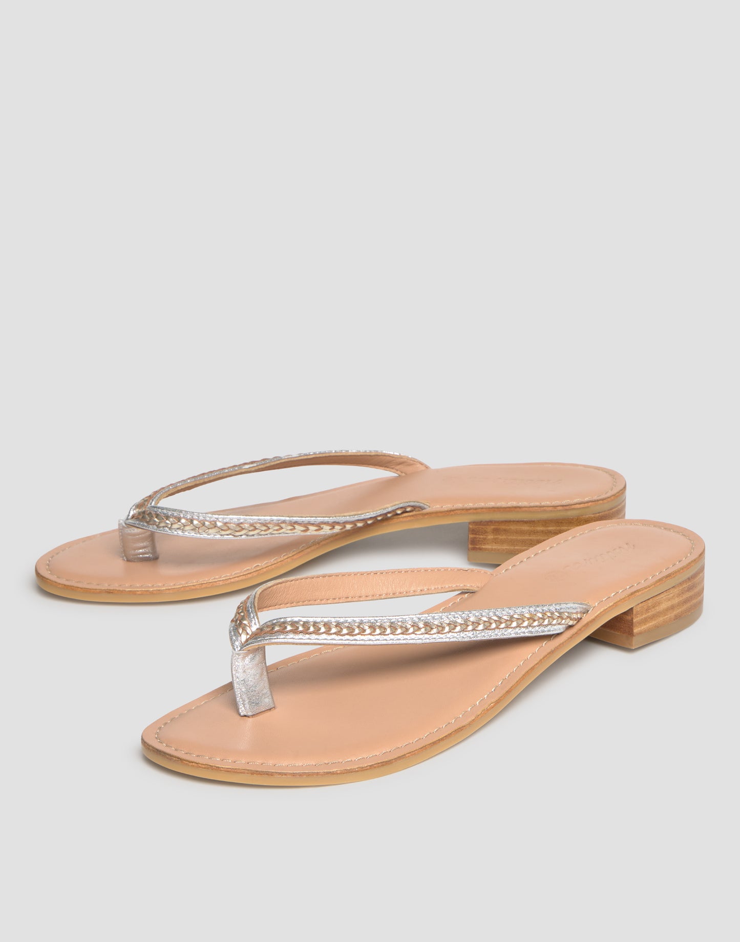 Sandalia plata dedo