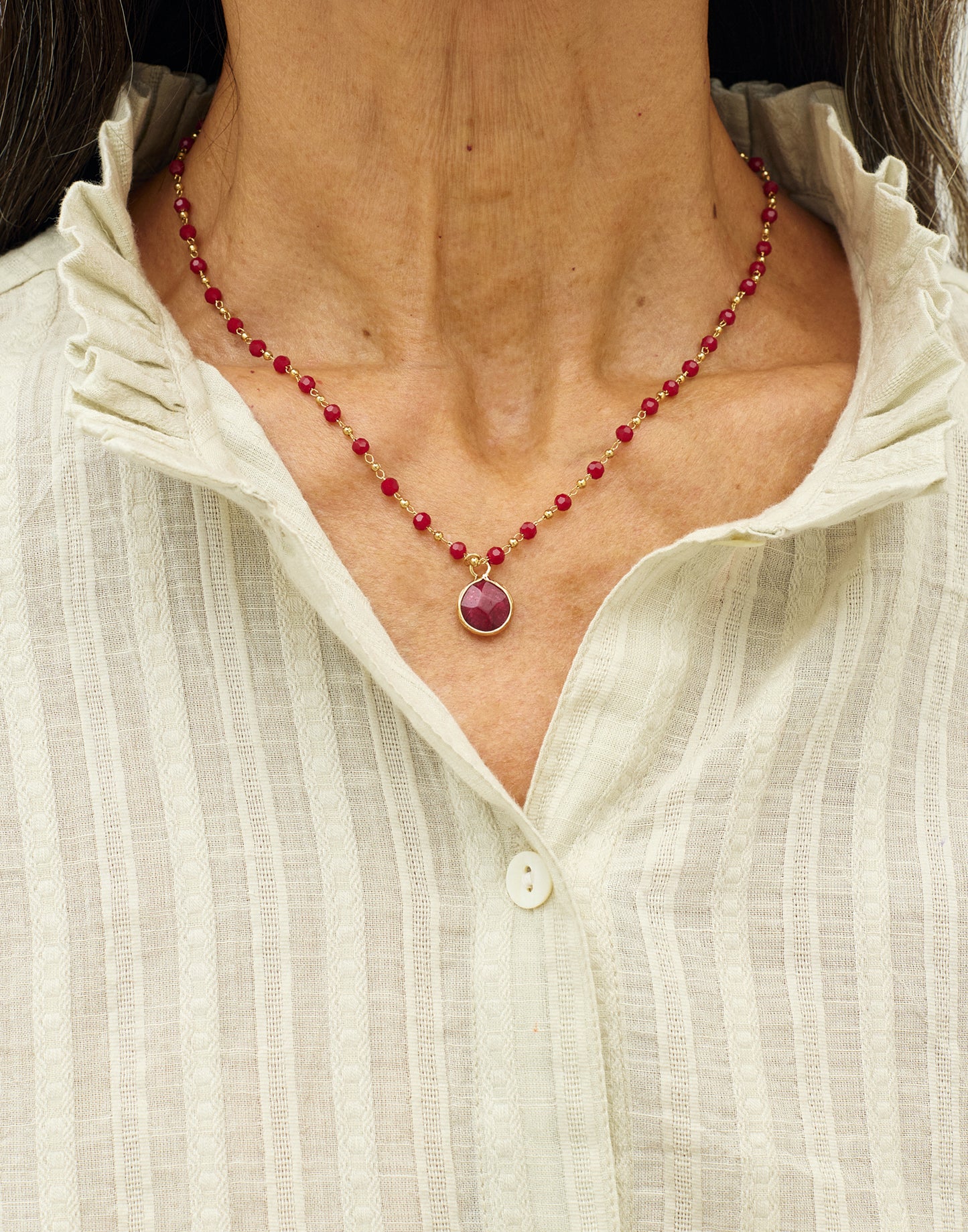 Collar bolitas charm