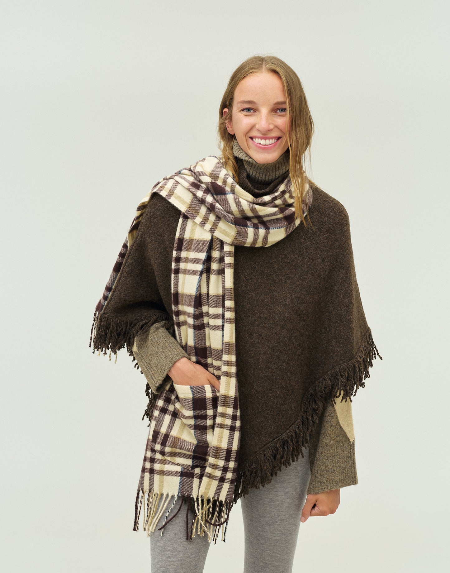 Bufanda a cuadros con bolsillos