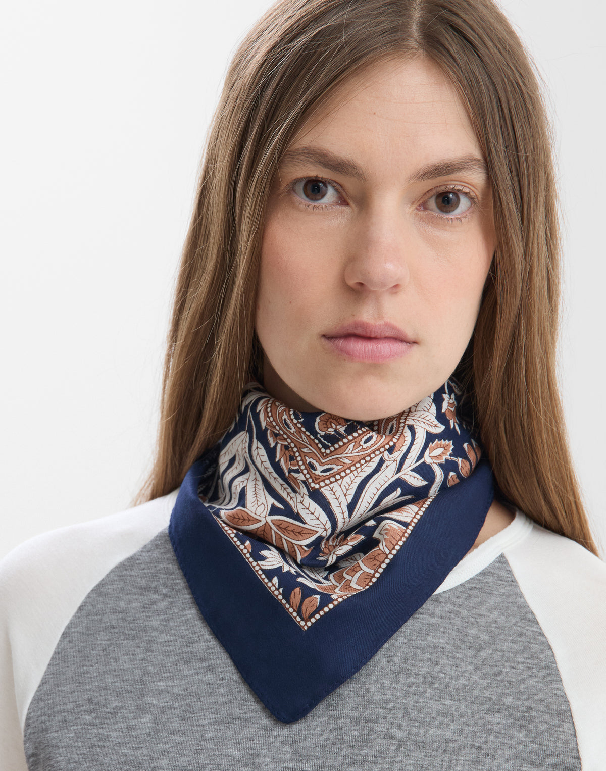 Foulard fiori marroni