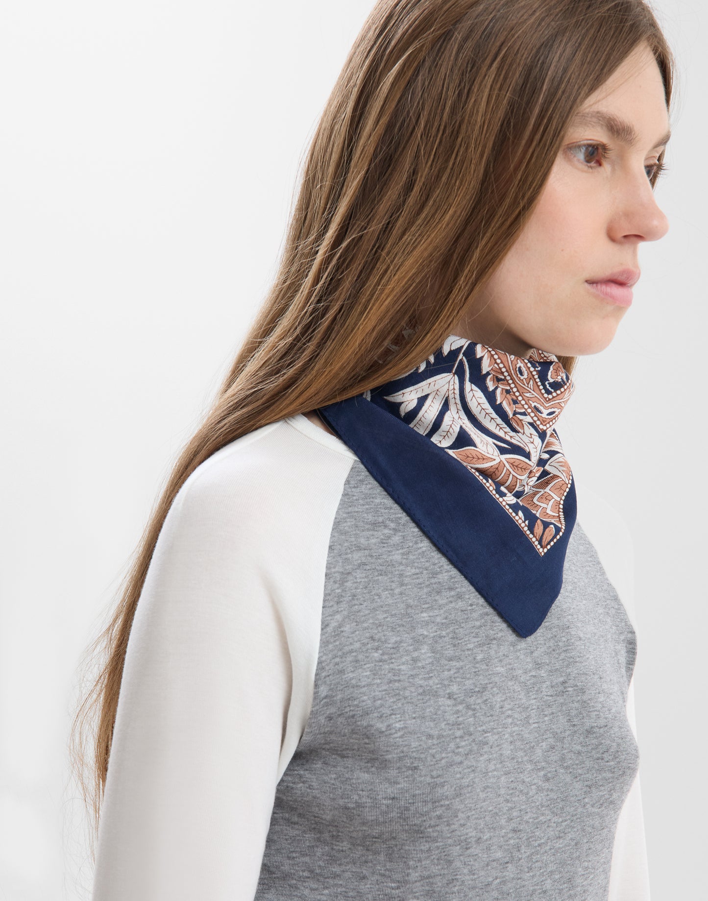 Foulard fiori marroni