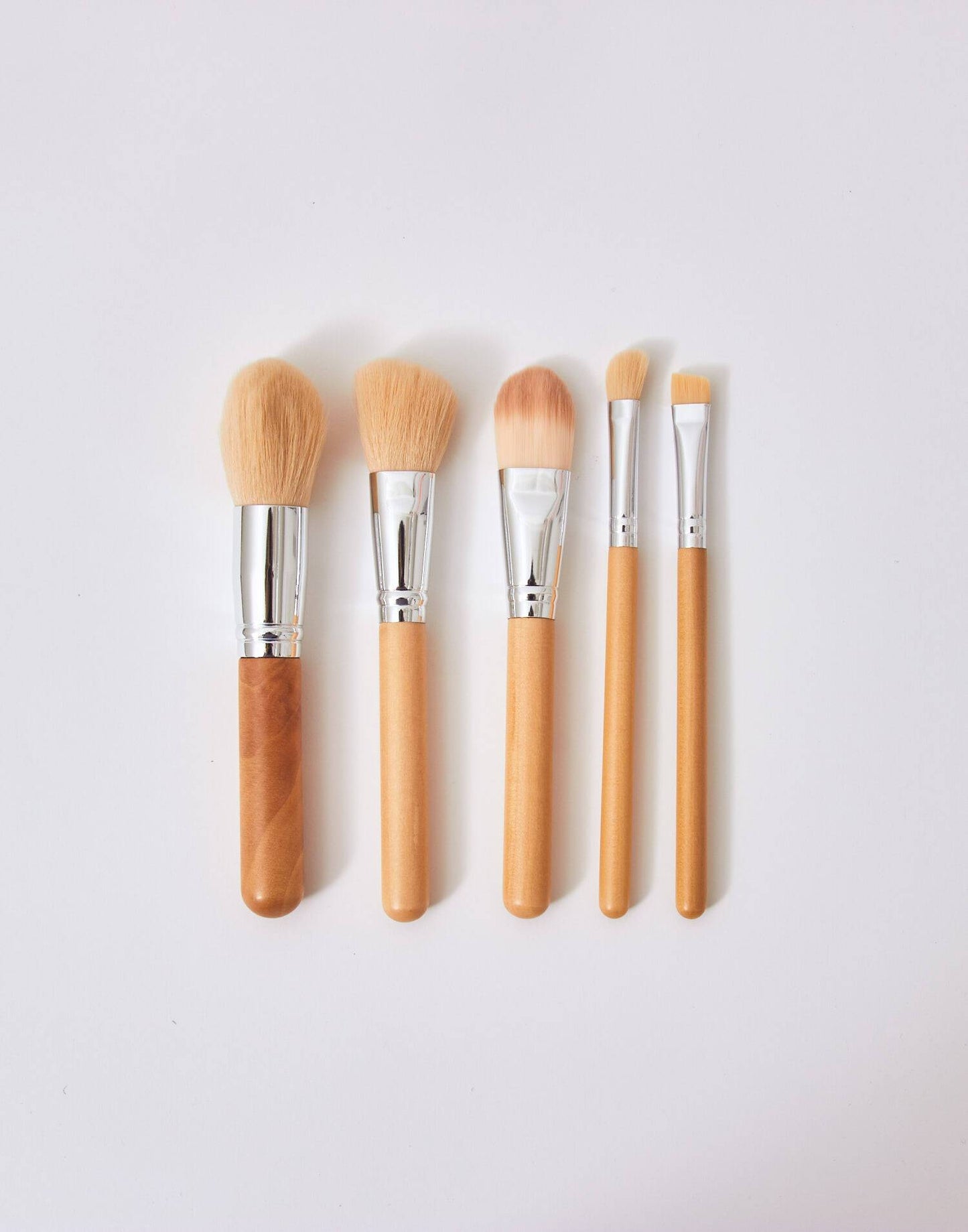Set of 5 makeup brushes