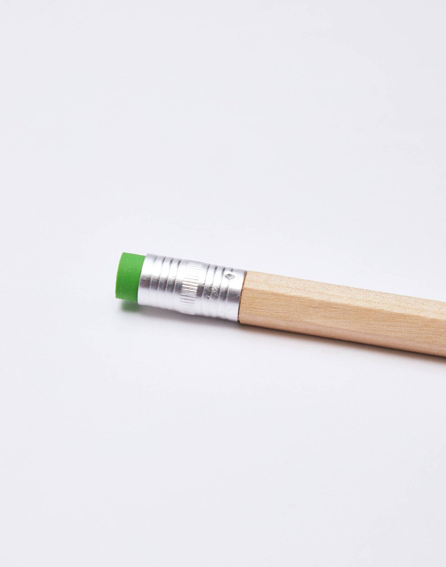 Bolígrafo madera con goma